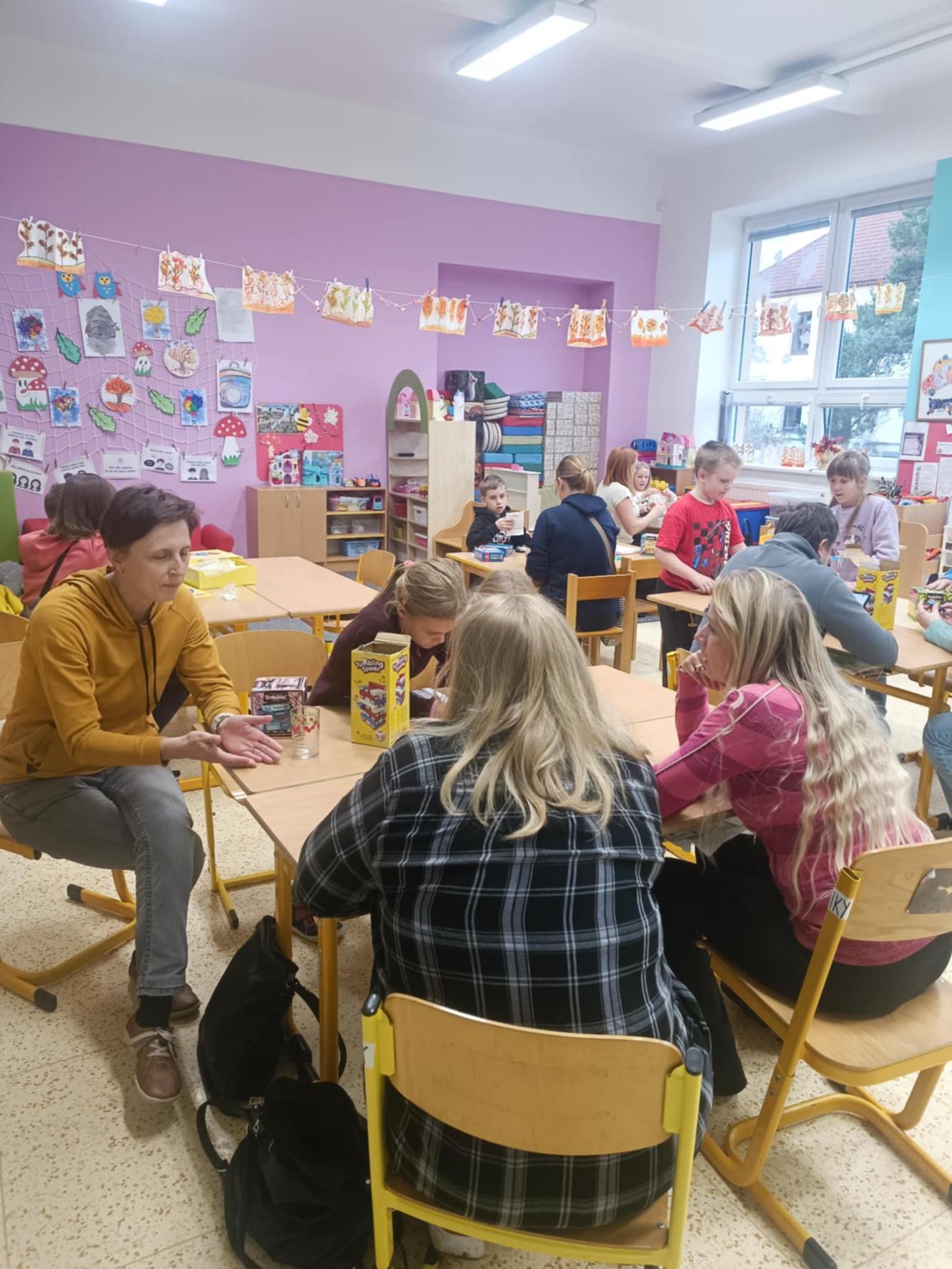 VÝROBA SVÍČEK - DRUŽINKY 1.a 2. oddělení - 1