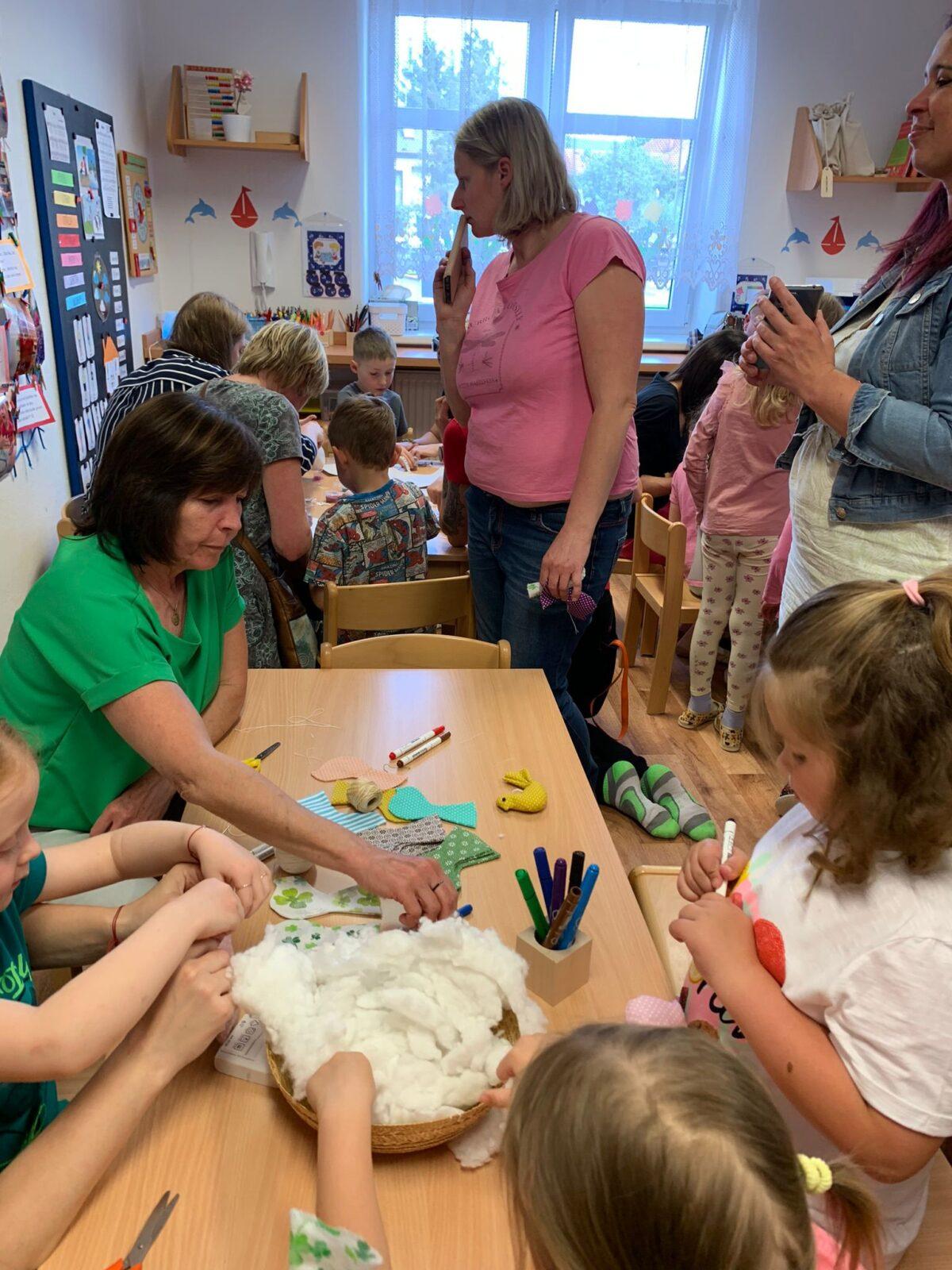 besídka pro rodiče + roztančená školka - 1