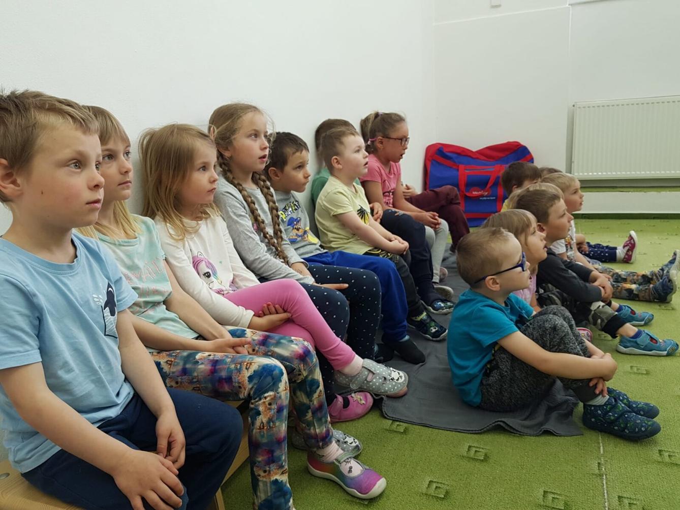 LOUTKOVÉ DIVADLO: ,,O LESNÍ VÍLE" - 1