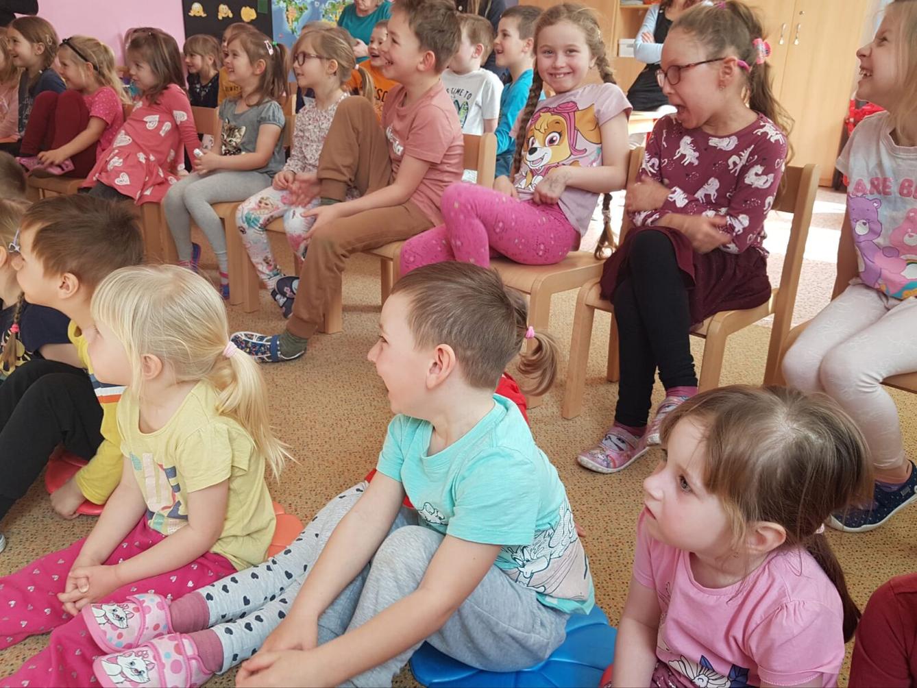 divadlo u dvou sluncí: ,,ESKYMÁCKÁ POHÁDKA" - 1