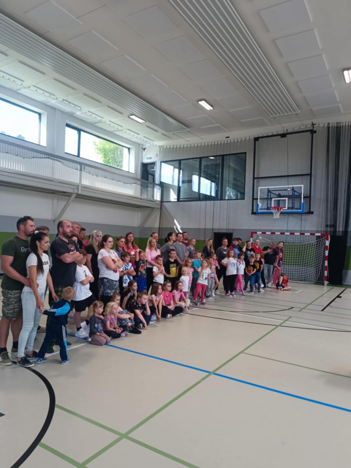 Družinka a děti s rodiči**"sportovní odpoledne" - 2