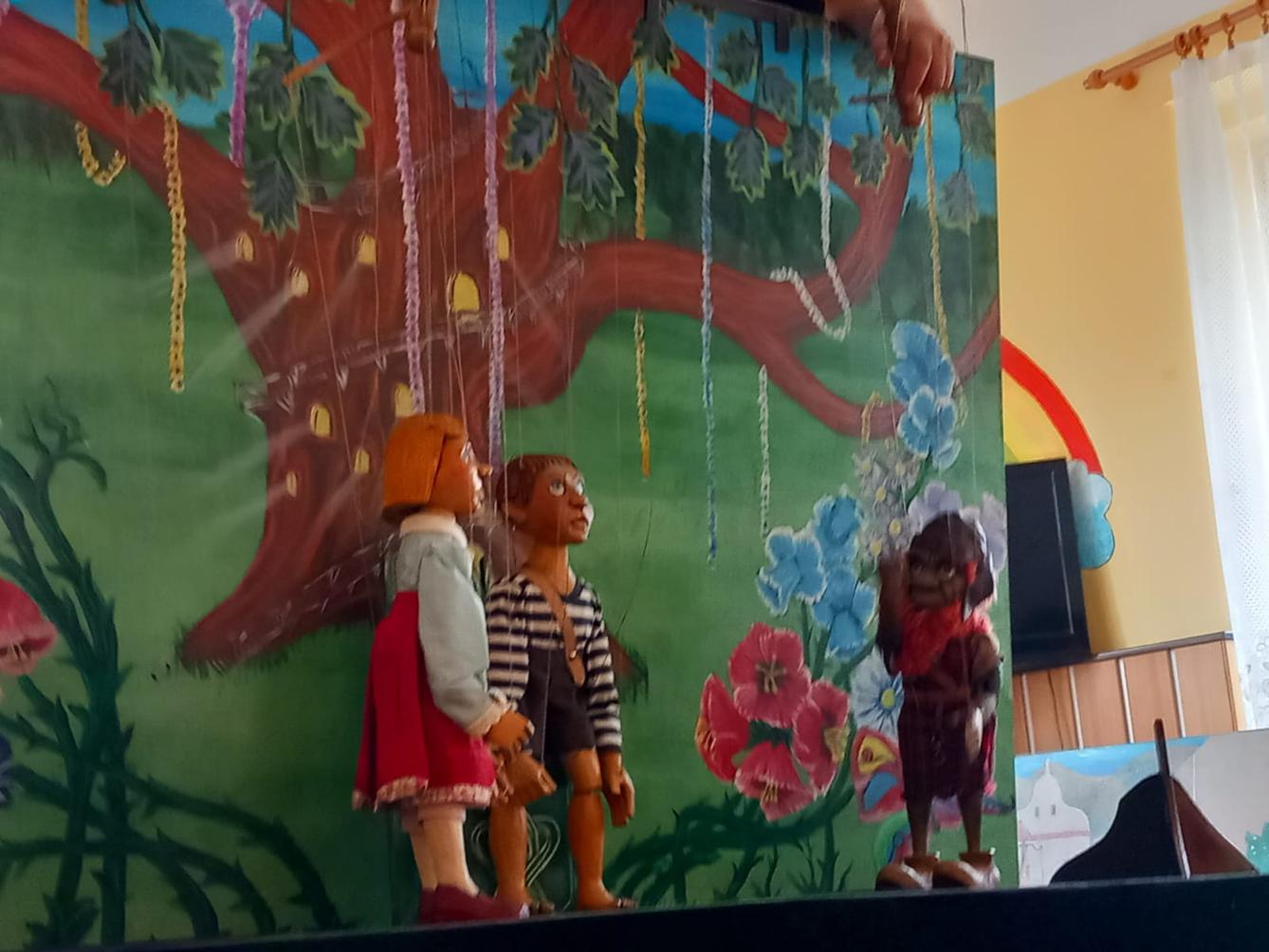 Loutkové divadlo - „ V ŘÍŠI SKŘÍTKŮ, VÍLA OBRŮ“ - 1