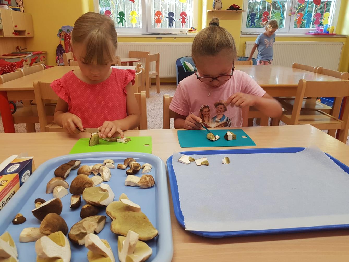 SOVIČKY: ,,LES" - 1