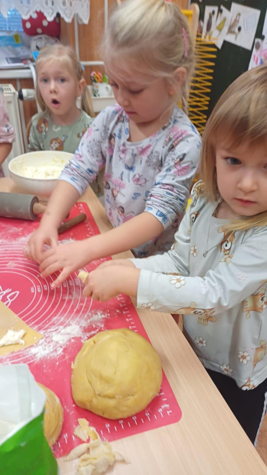 pečení svatomartinských rohlíčků - 1