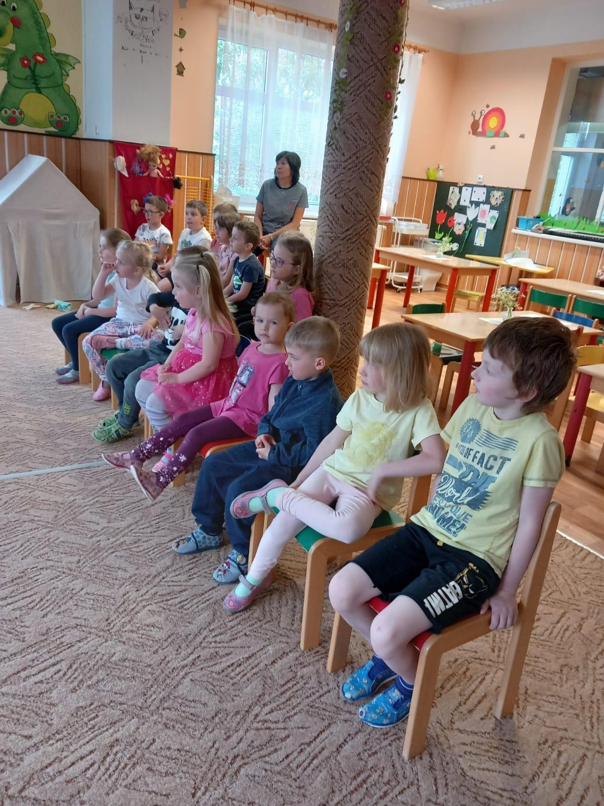 Loutkové divadlo - „ V ŘÍŠI SKŘÍTKŮ, VÍLA OBRŮ“ - 2