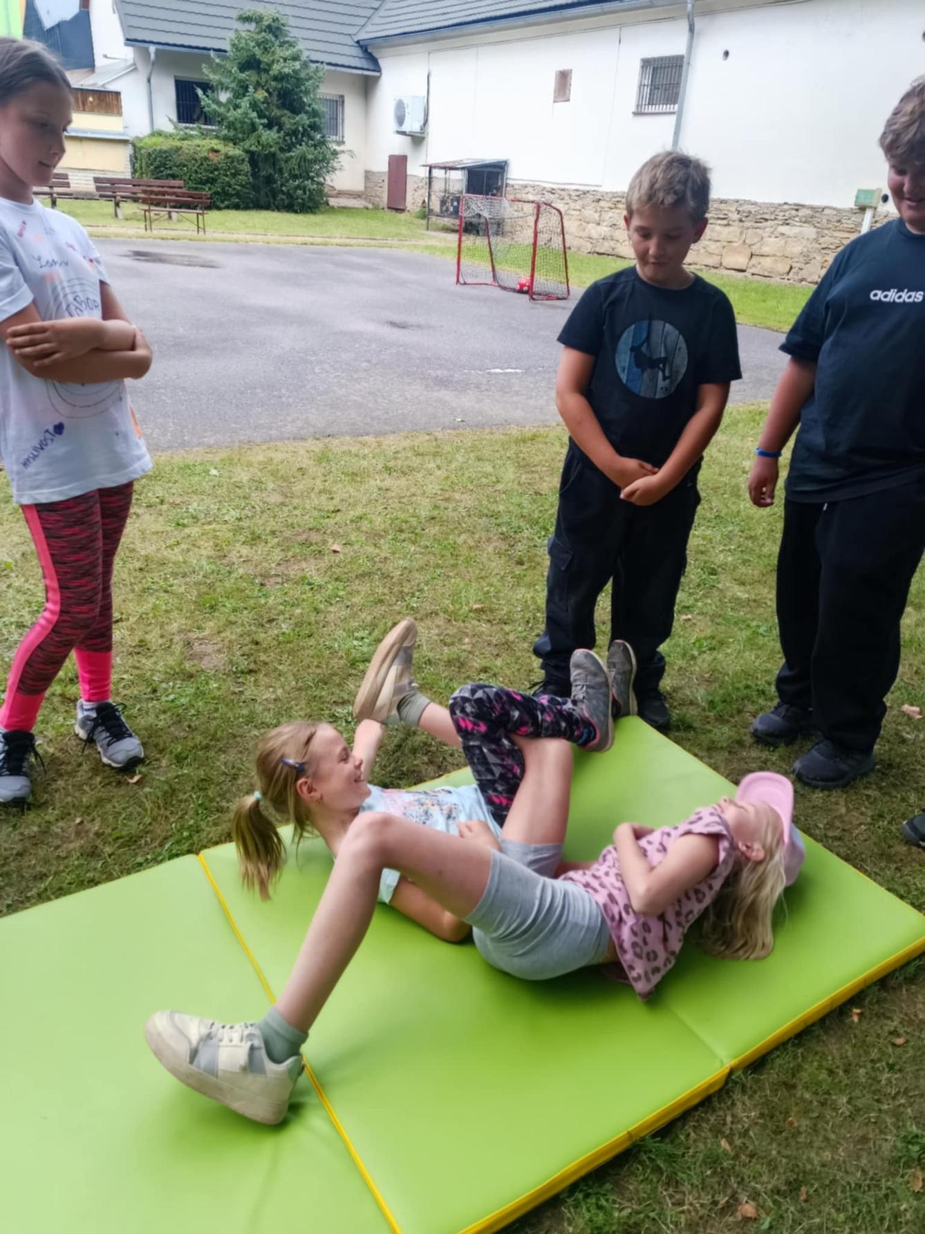 TÝDEN PLNÝ ZÁBAVY II - pátek - 4