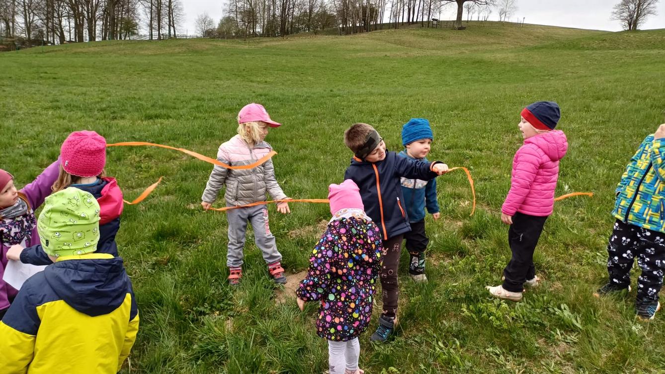 velikonoční stezka+ hledání vajíček na zahradě - 4