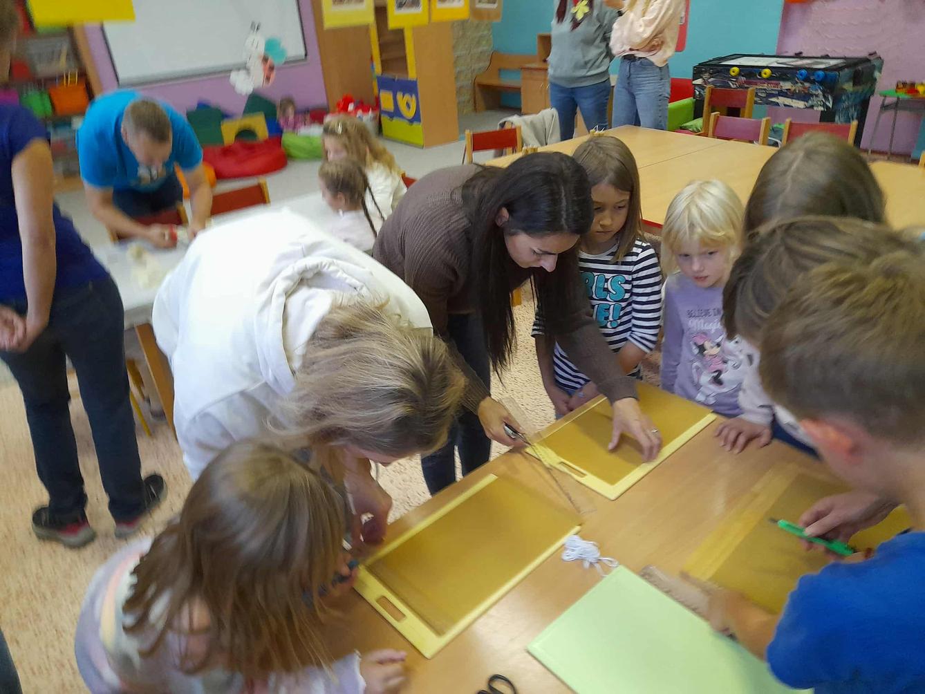 VÝROBA SVÍČEK - DRUŽINKY 1.a 2. oddělení - 5