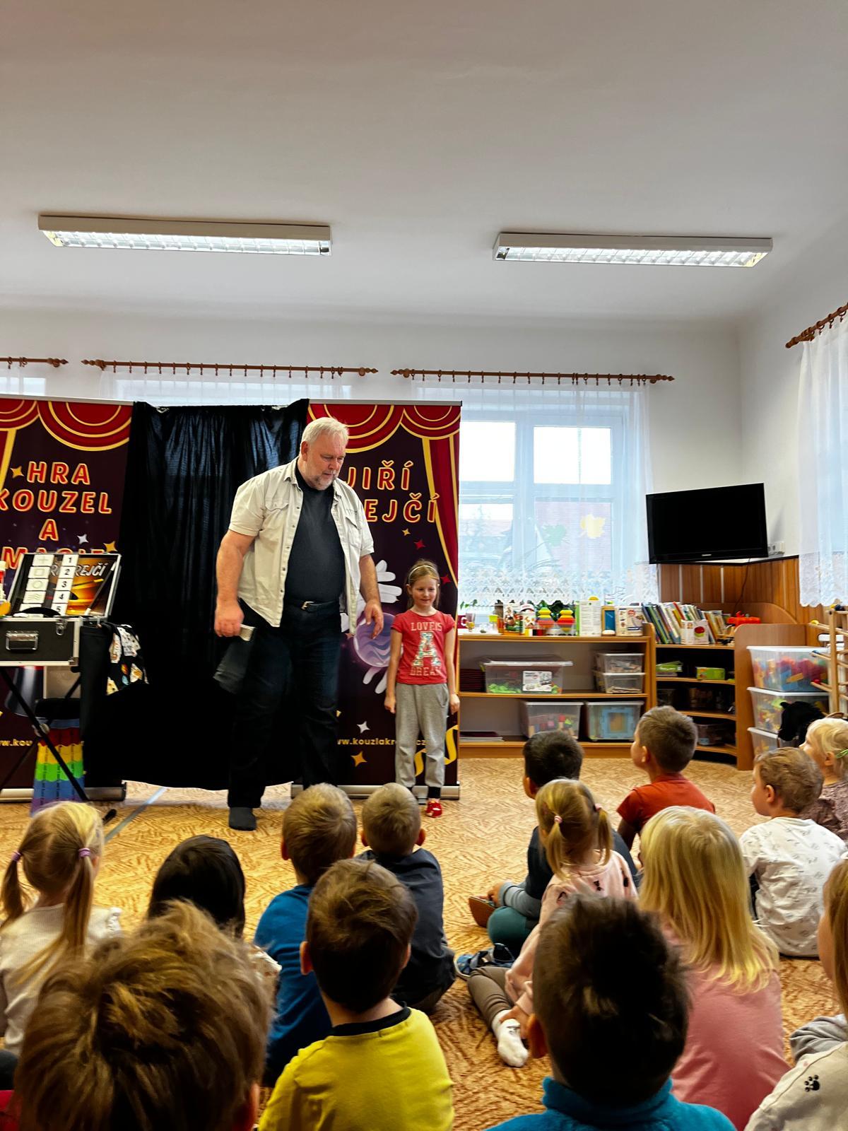 kouzelnické vystoupení - 2