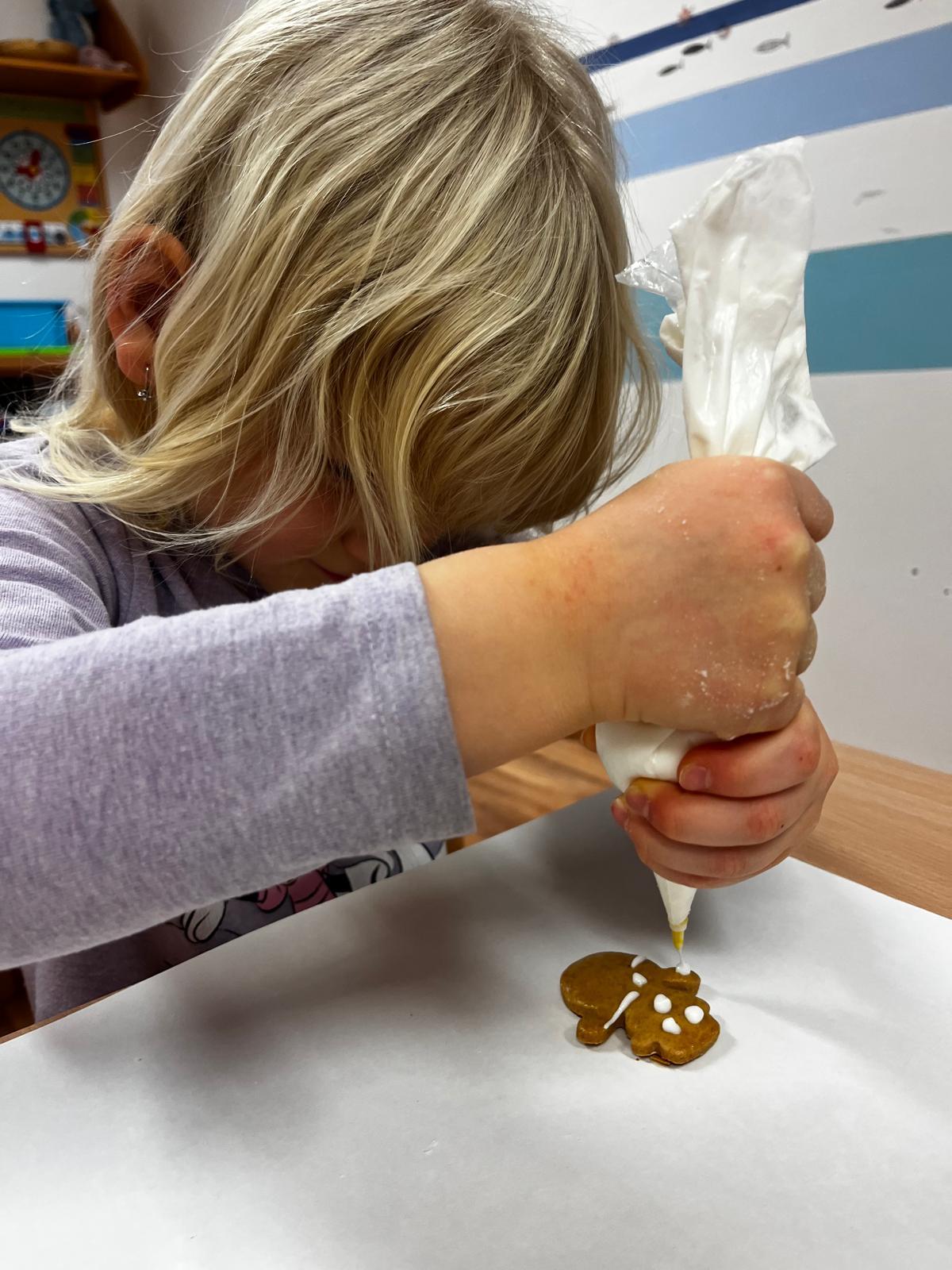 zdobení perníčků - 2