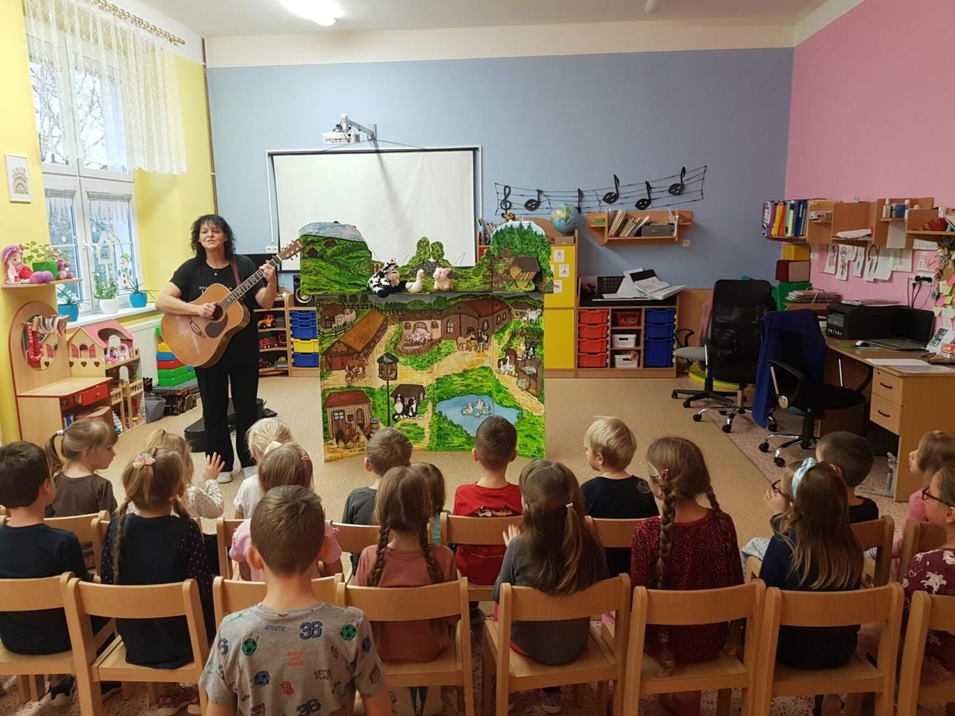 DIVADÉLKO: ,,JAK ZVÍŘÁTKA NAŠLA NOVÝ DOMOV" - 1