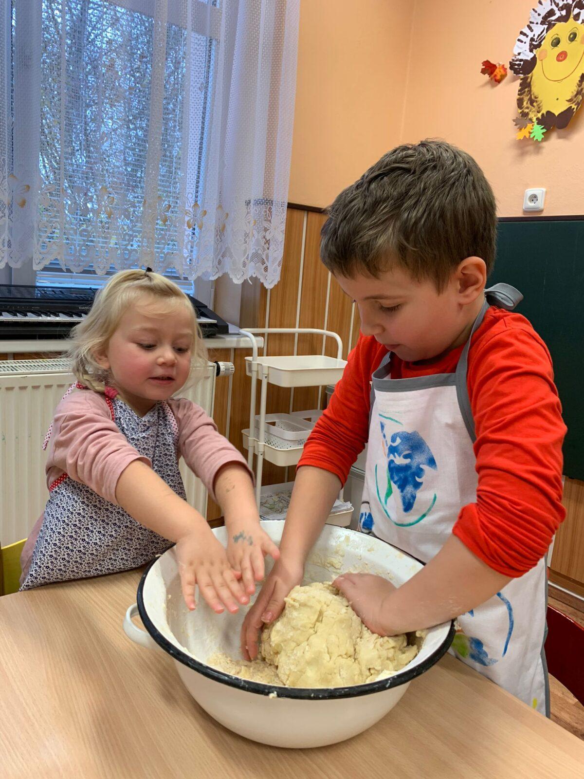 Pečeme svatomartinské rohlíčky - 2