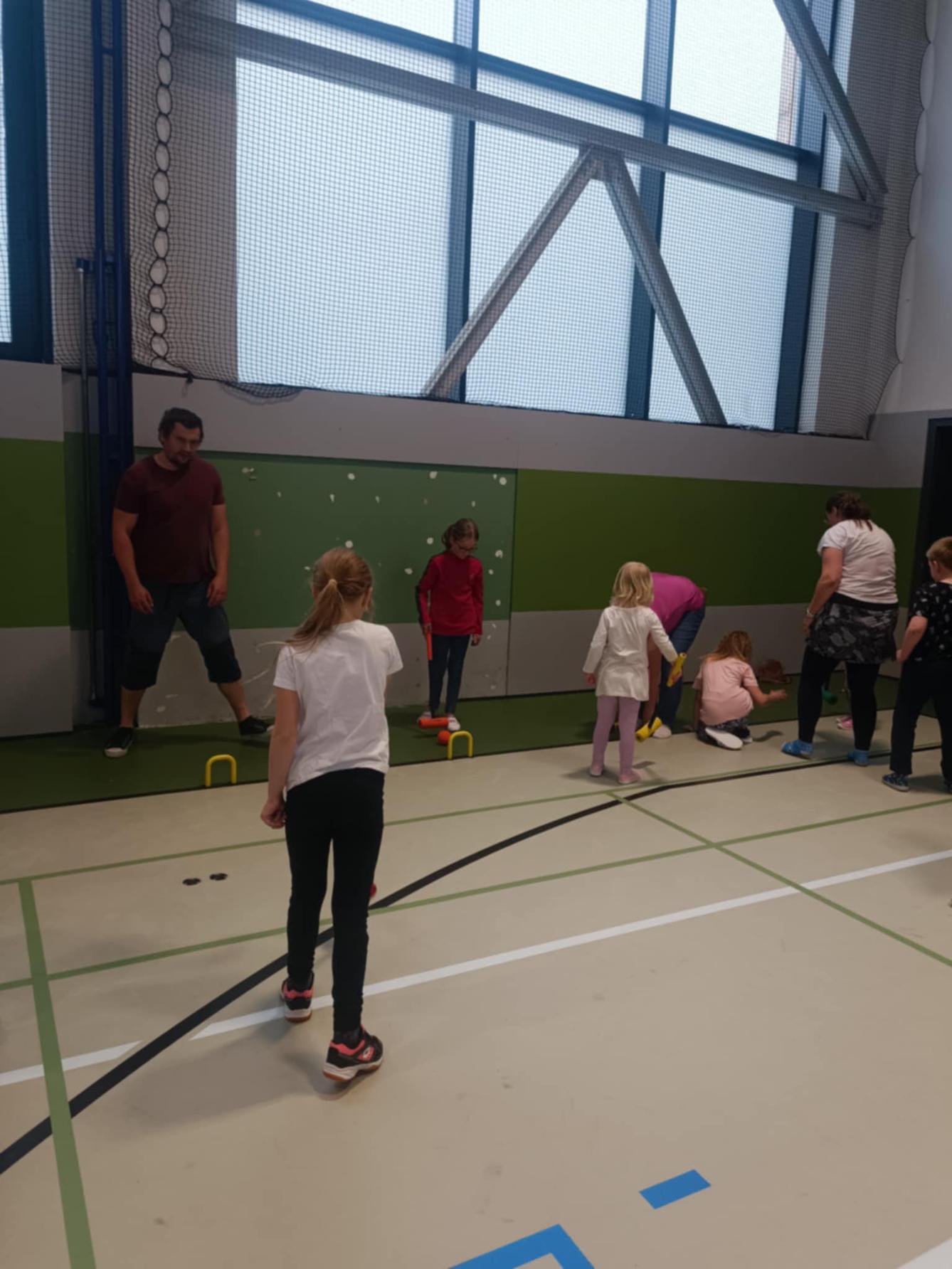 Družinka a děti s rodiči**"sportovní odpoledne" - 5