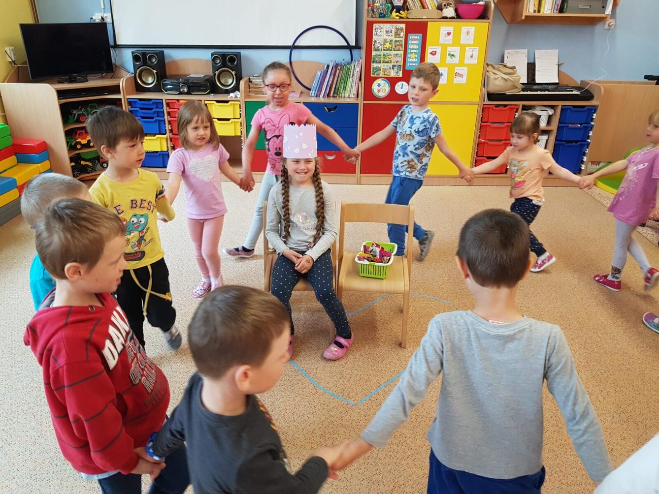 SLAVÍME: ILONKA MĚLA NAROZENINY - 2