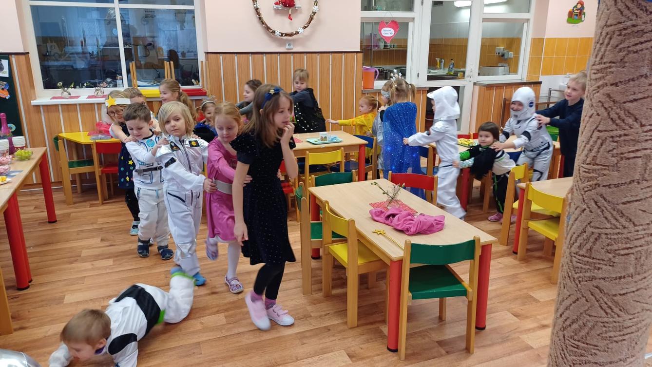 karneval na téma vesmír + přehlídka raket - 10