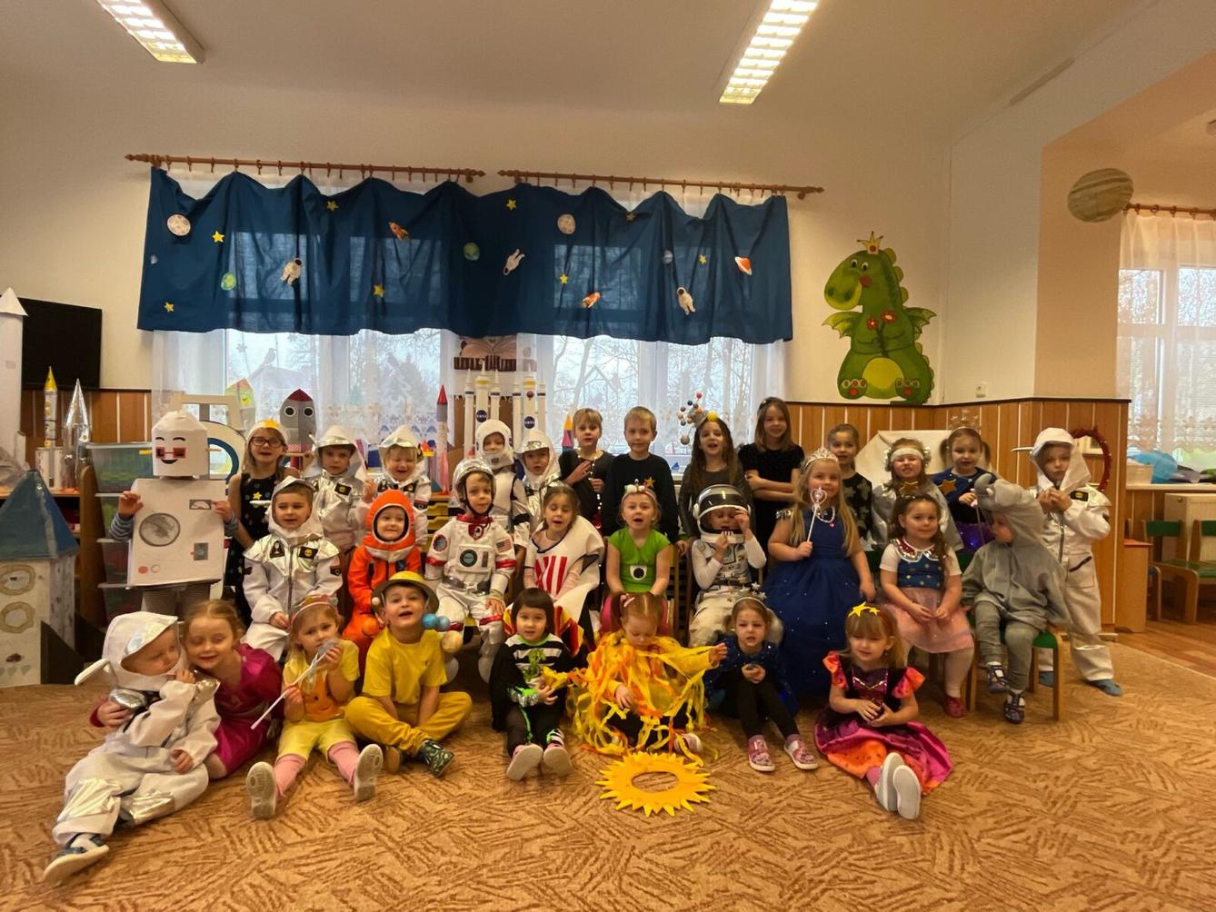 karneval na téma vesmír + přehlídka raket - 11