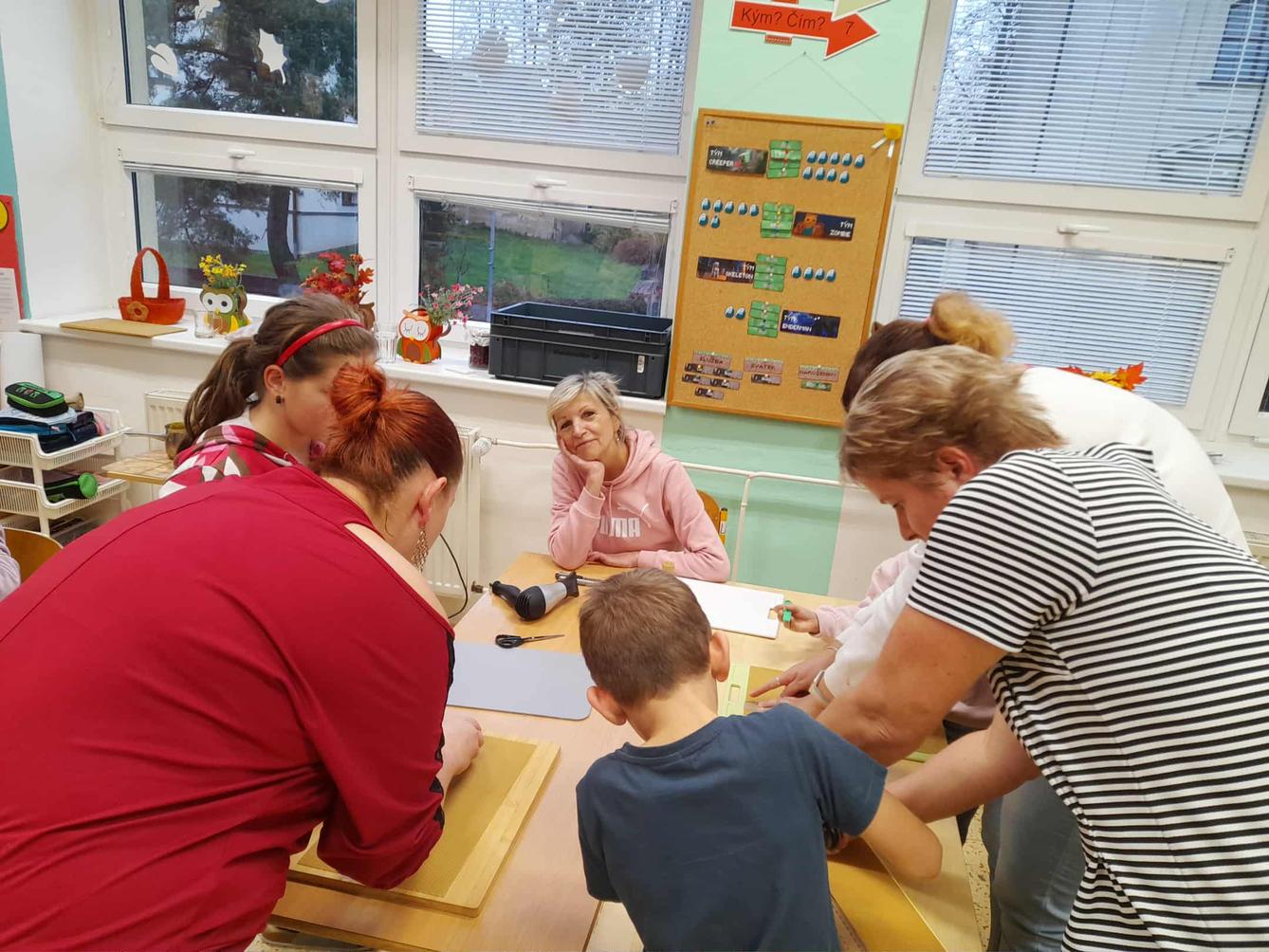 VÝROBA SVÍČEK - DRUŽINKY 1.a 2. oddělení - 9