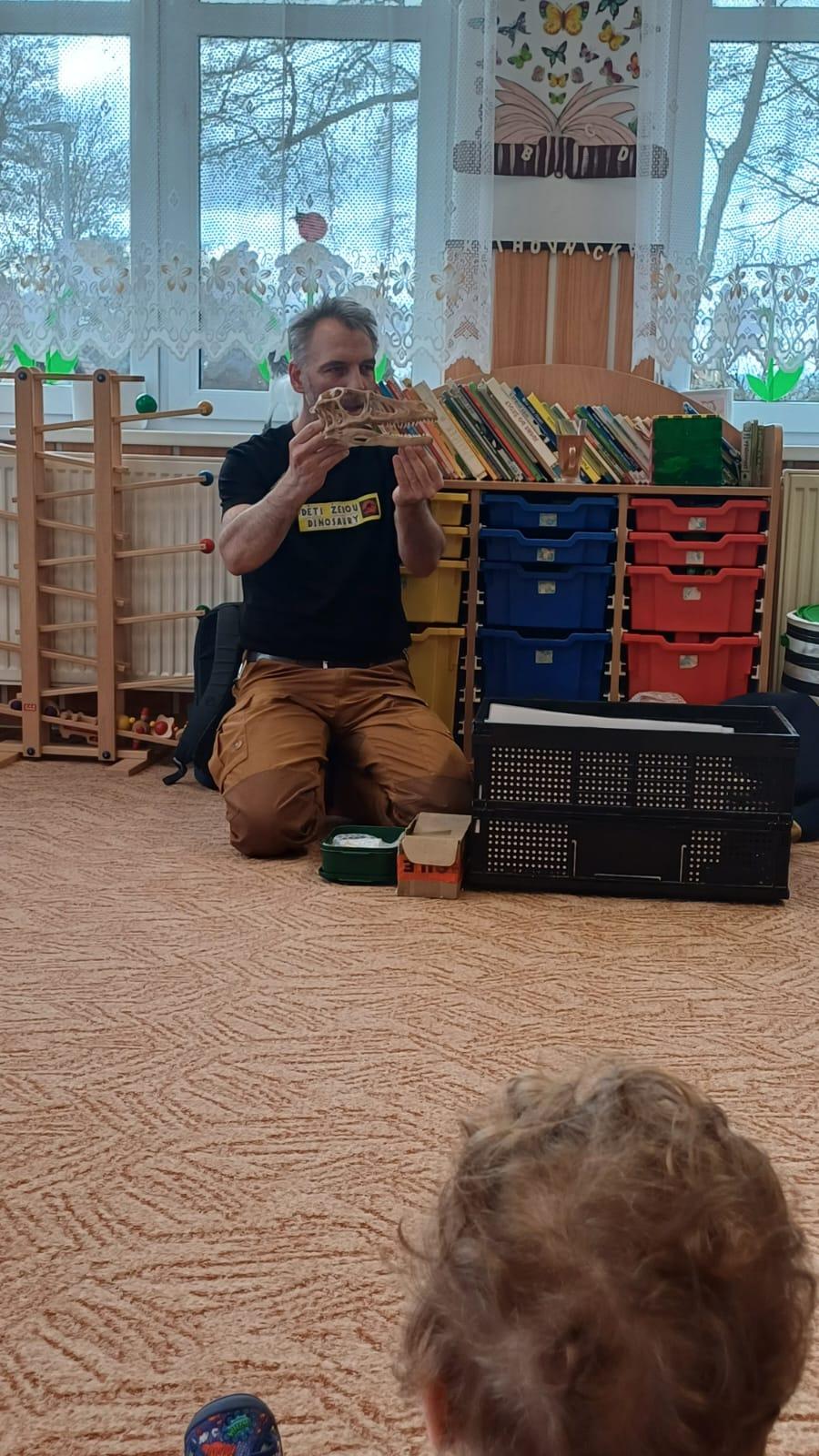 dinosauři ve školce - 2