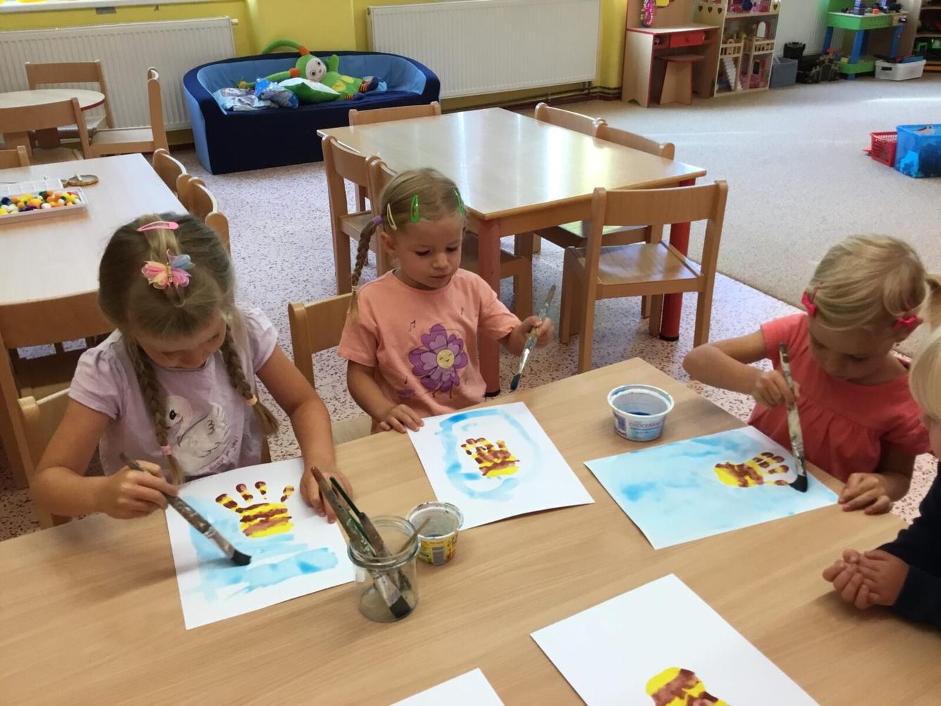 týdenní  projekt: ,,od kytičky k medu" - 13