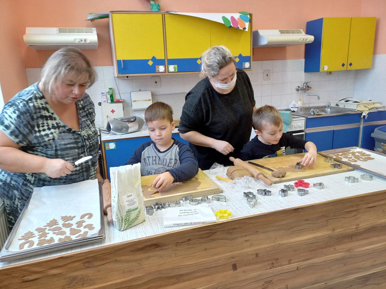 Prvňáčci pečou perníčky - 9