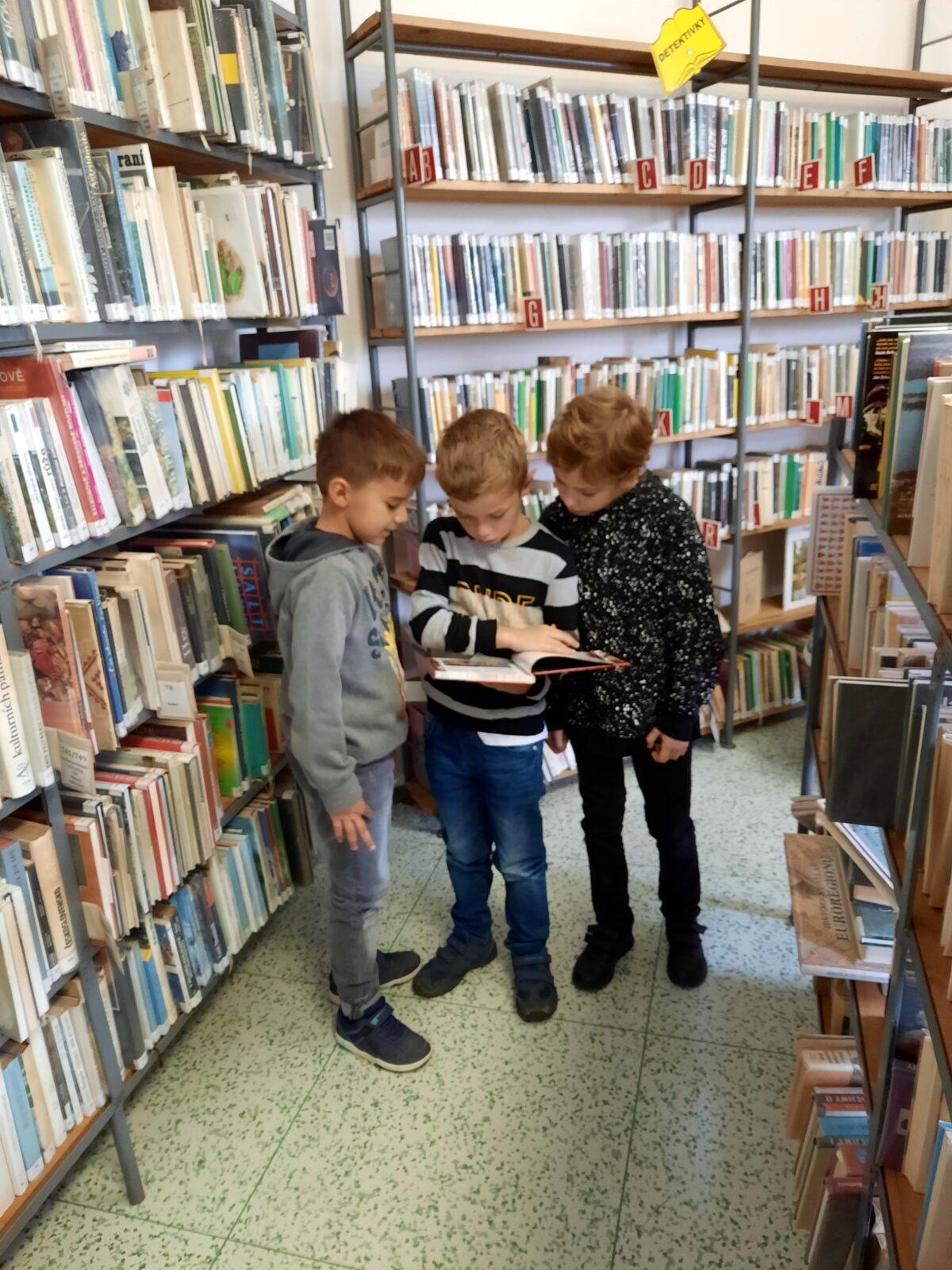 5. 10. - 1.B v obecní knihovně - 6