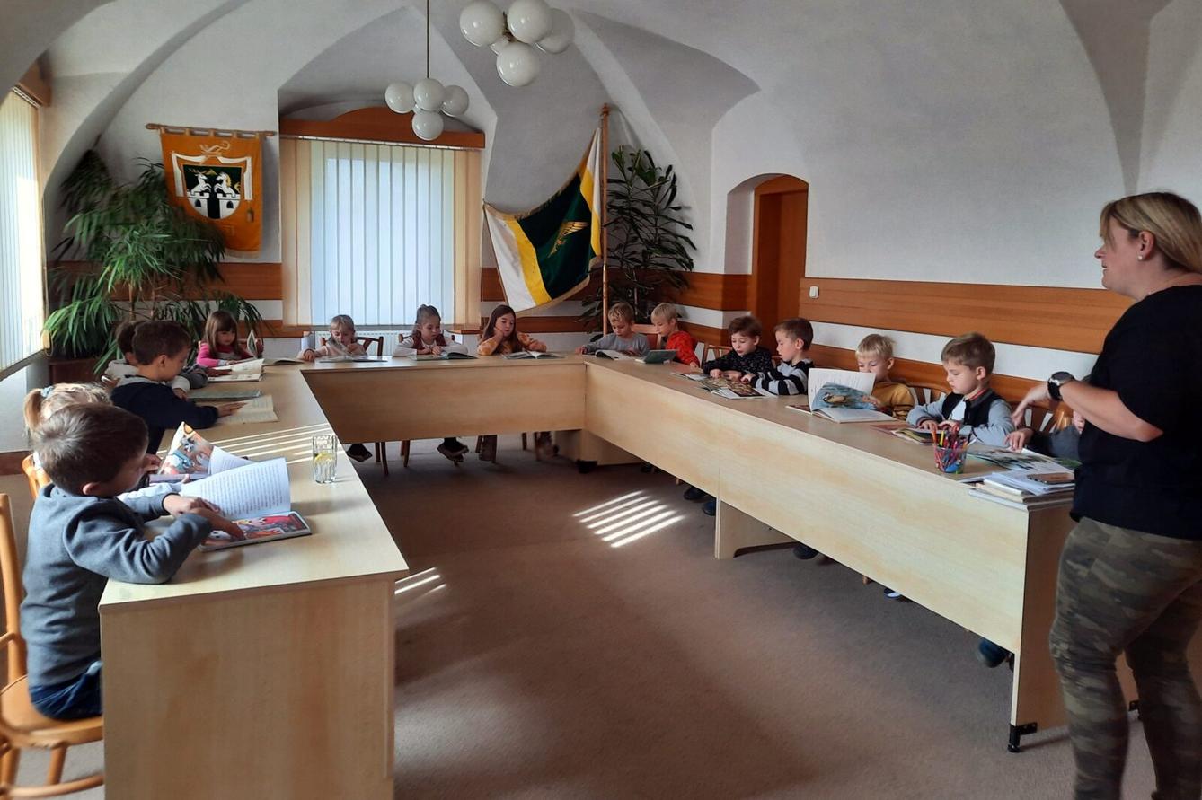 5. 10. - 1.B v obecní knihovně - 7