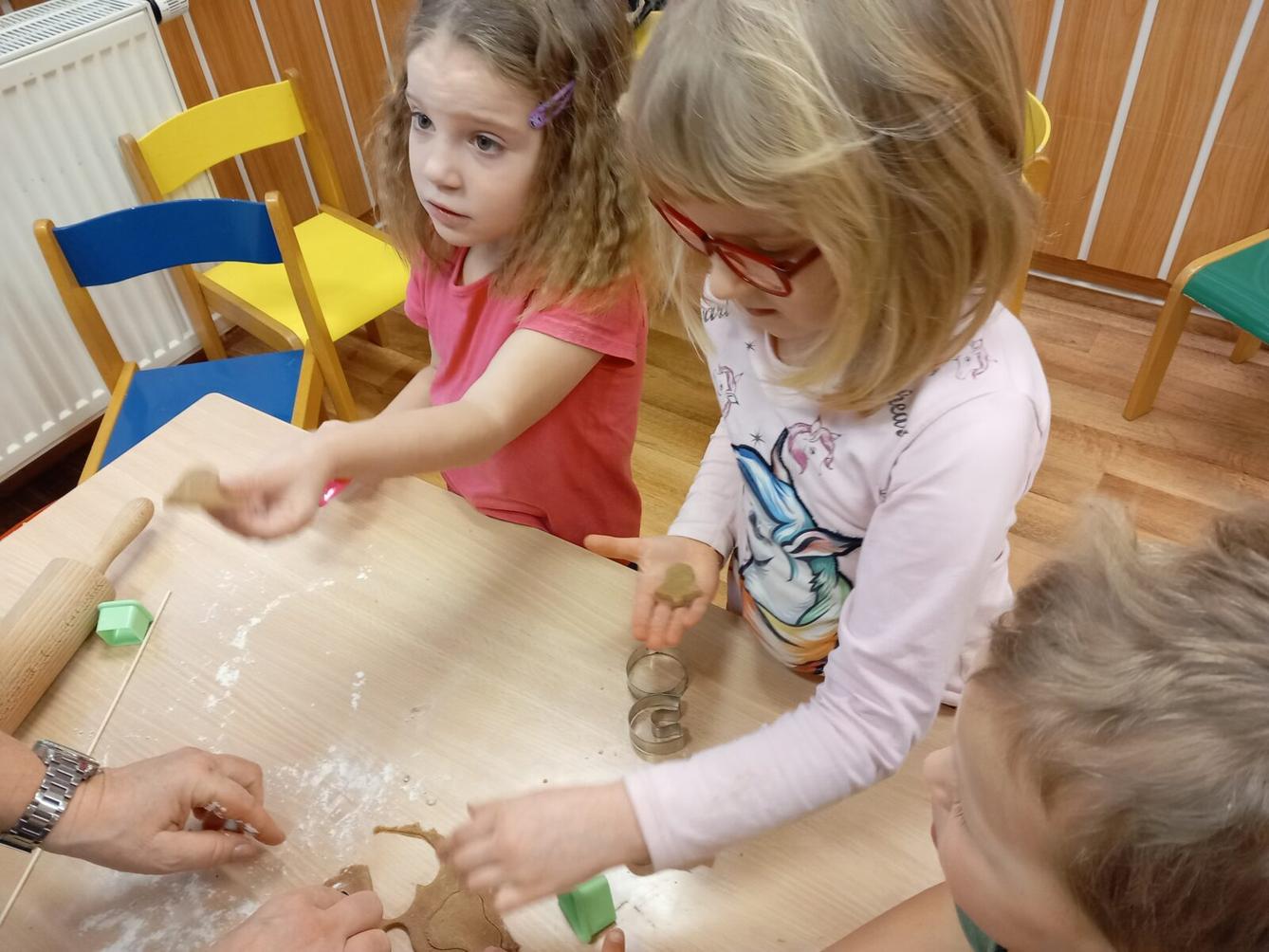 Pečení a zdobení perníčků a strojení stromečku... - 5