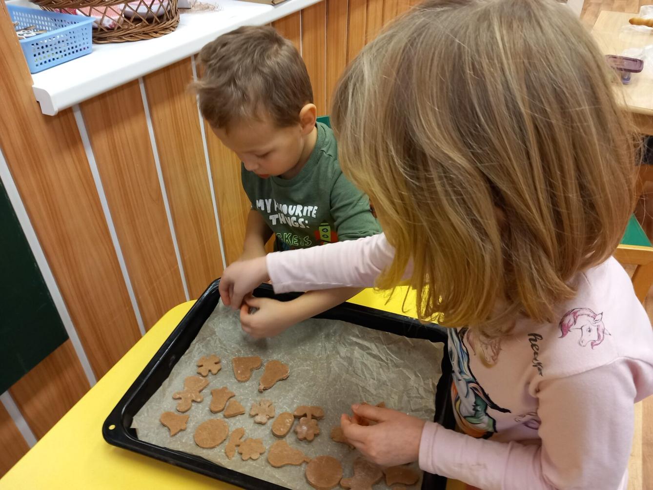 Pečení a zdobení perníčků a strojení stromečku... - 8