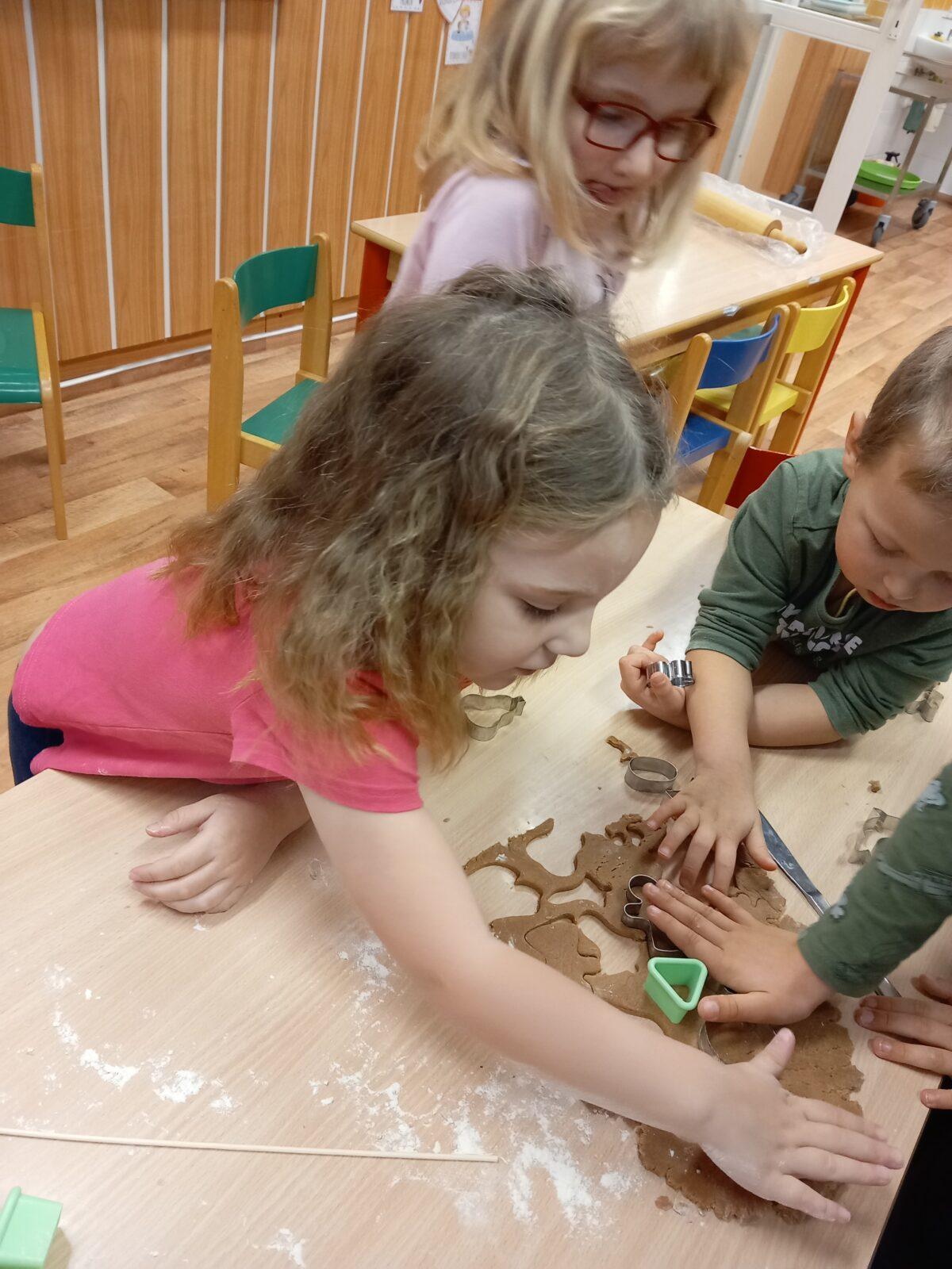 Pečení a zdobení perníčků a strojení stromečku... - 12