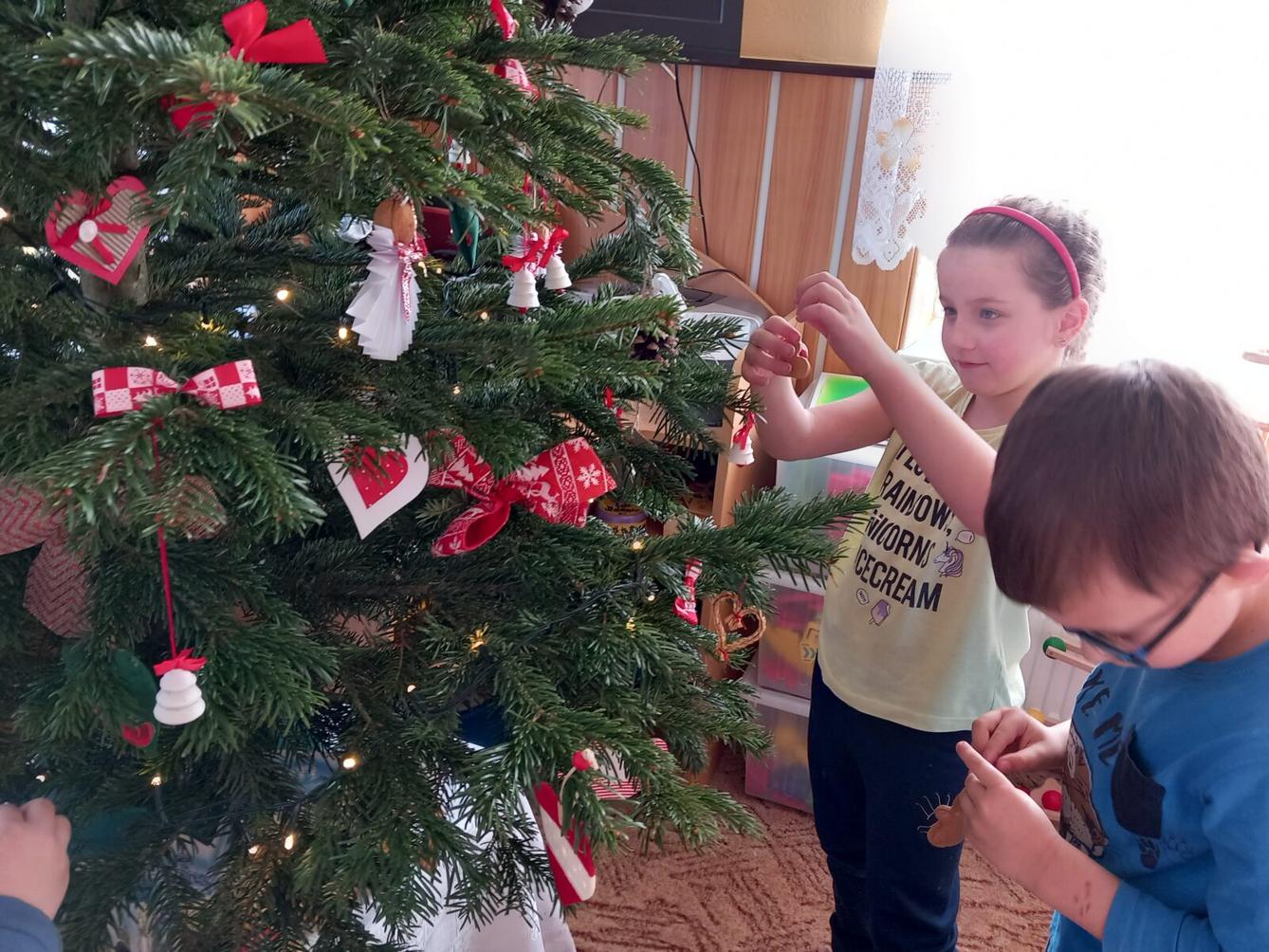Pečení a zdobení perníčků a strojení stromečku... - 14