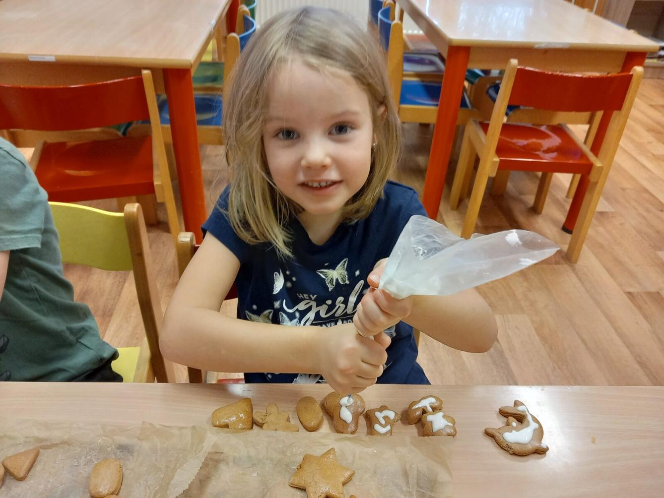 Pečení a zdobení perníčků a strojení stromečku... - 20