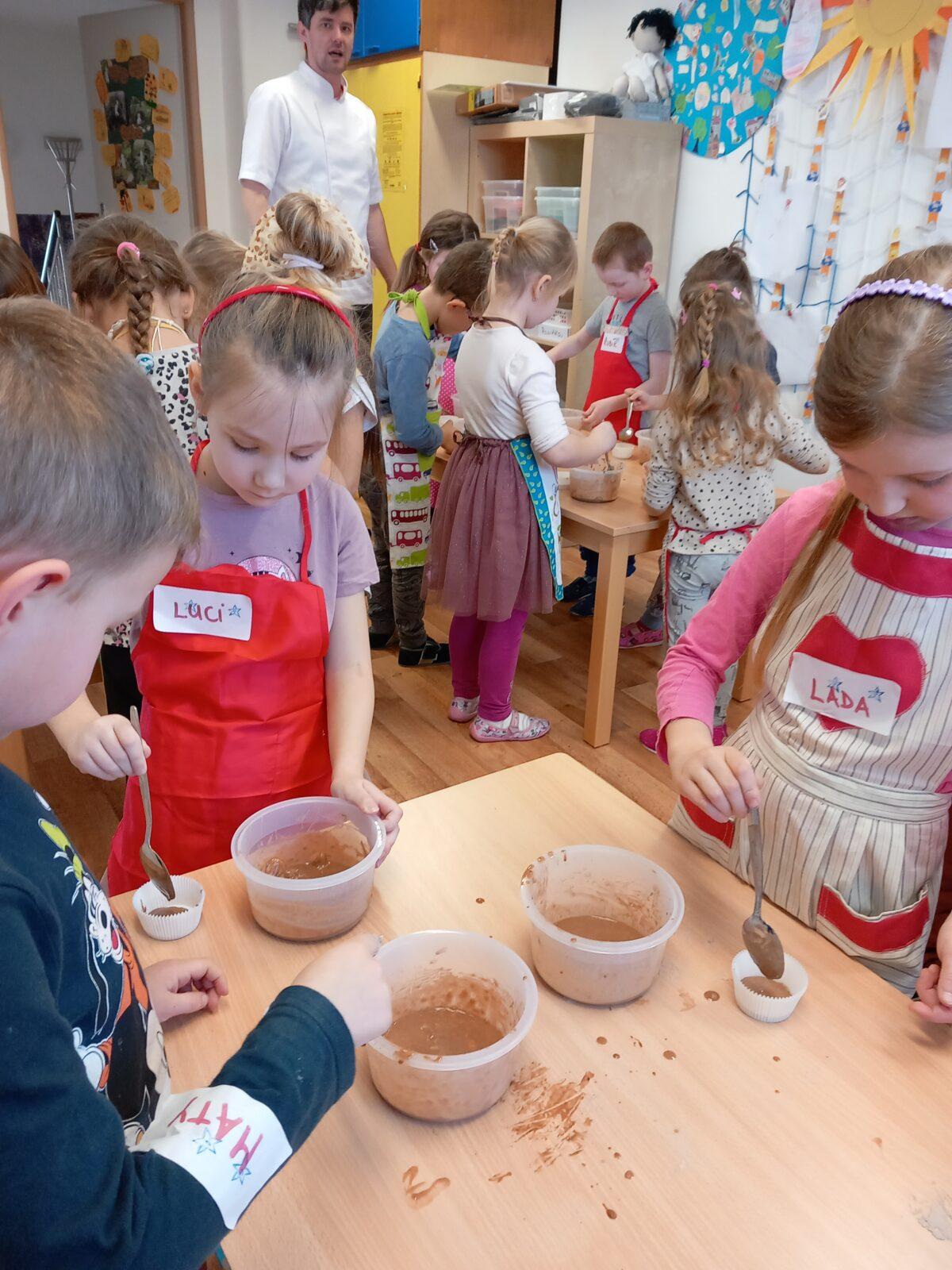 Pan kuchař a pečení muffinů - 26