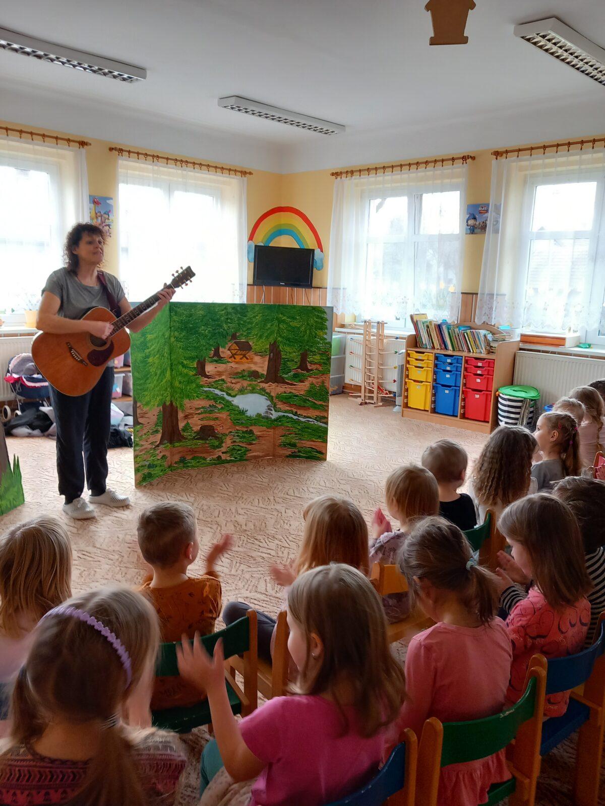 Divadélko U dvou sluncí- „Se skřítky do lesa“ - 2