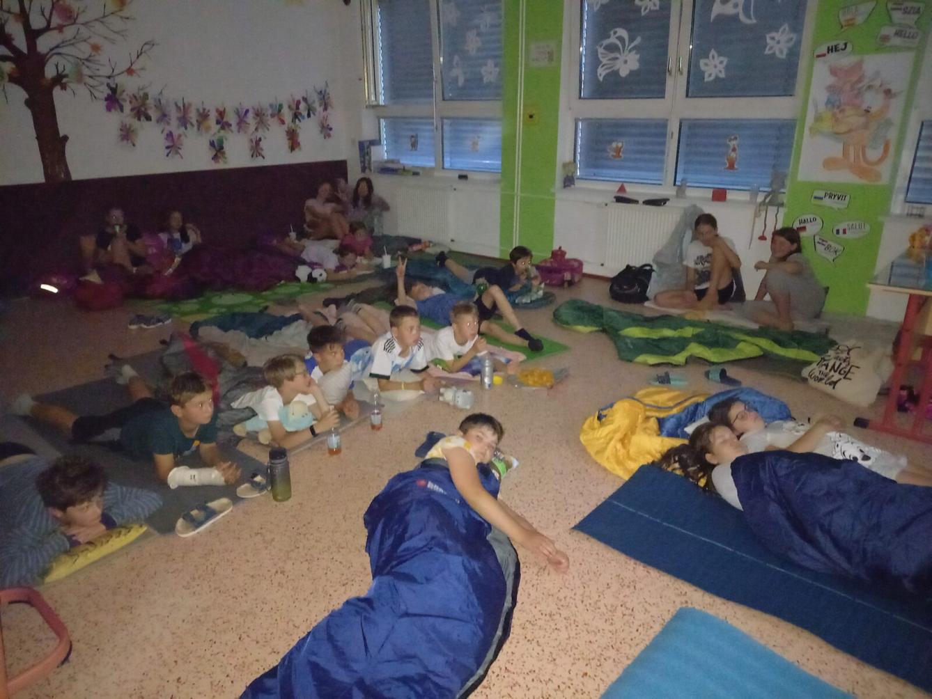 5. třída - Spaní ve škole, Den pro 6. třídu - 15