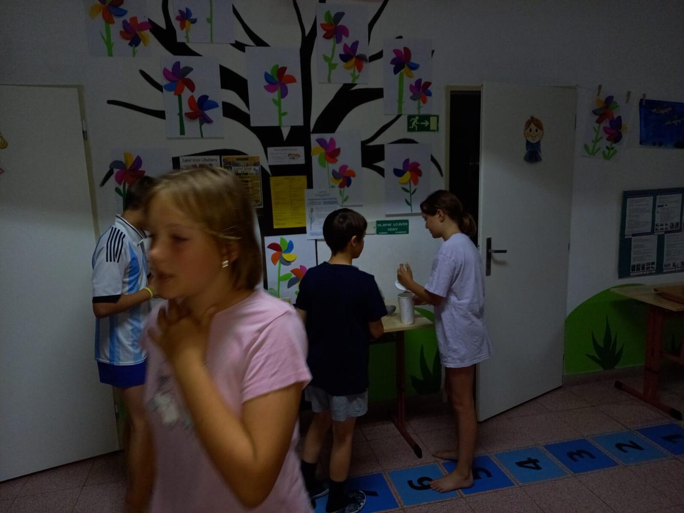 5. třída - Spaní ve škole, Den pro 6. třídu - 18