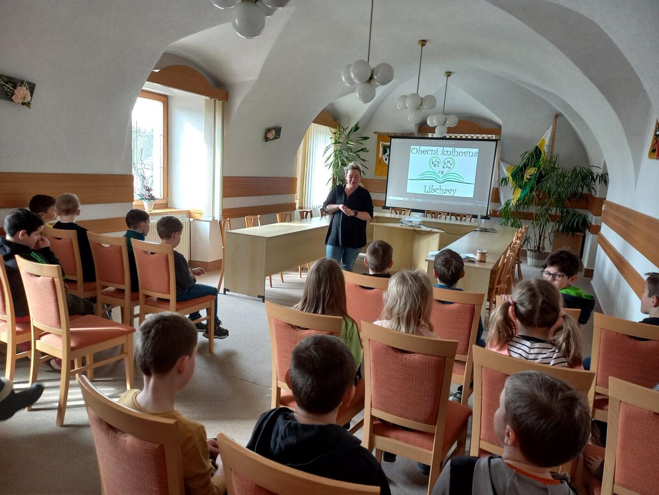 Třeťáčci v místní knihovně - 1