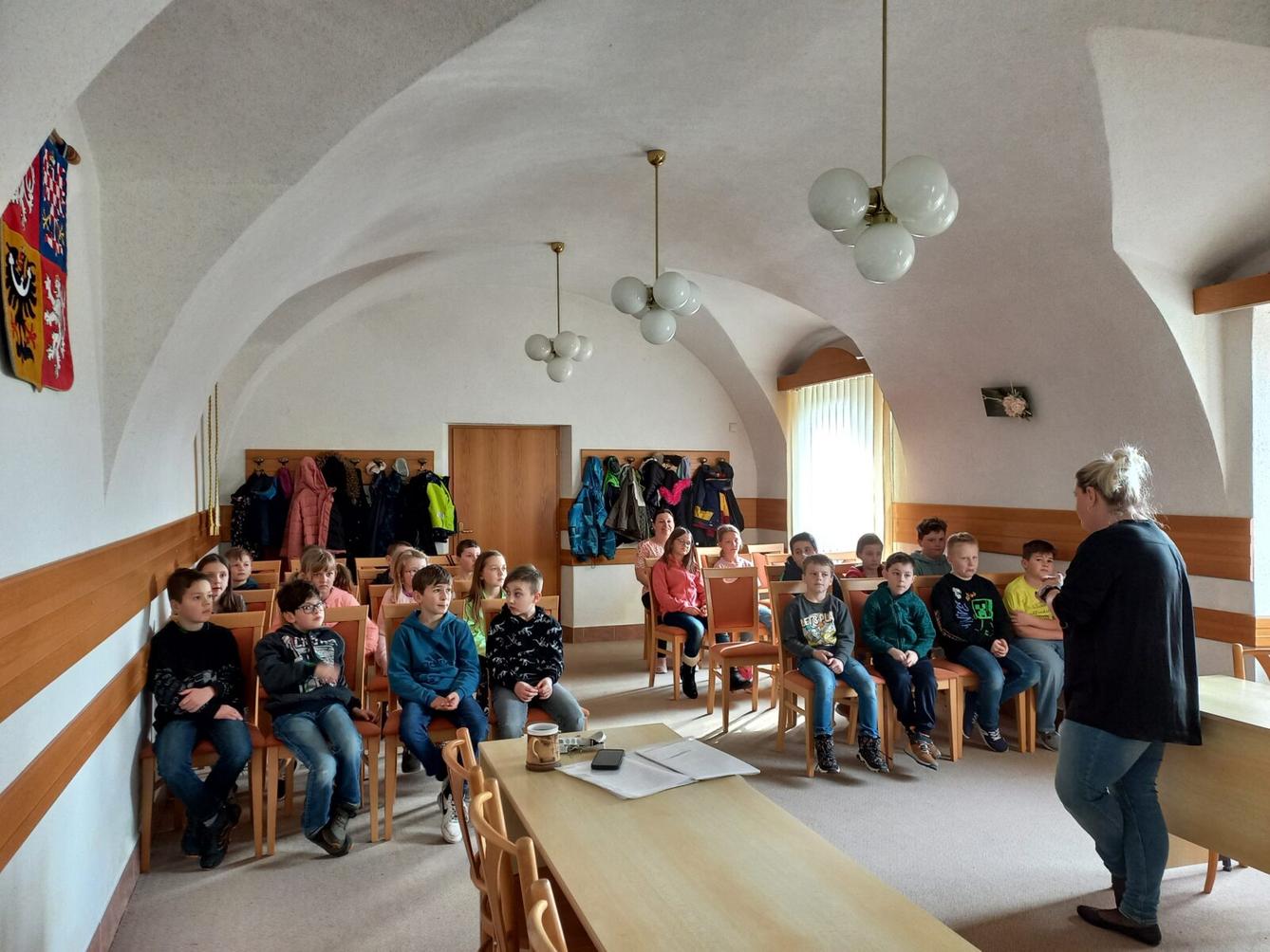 Třeťáčci v místní knihovně - 2