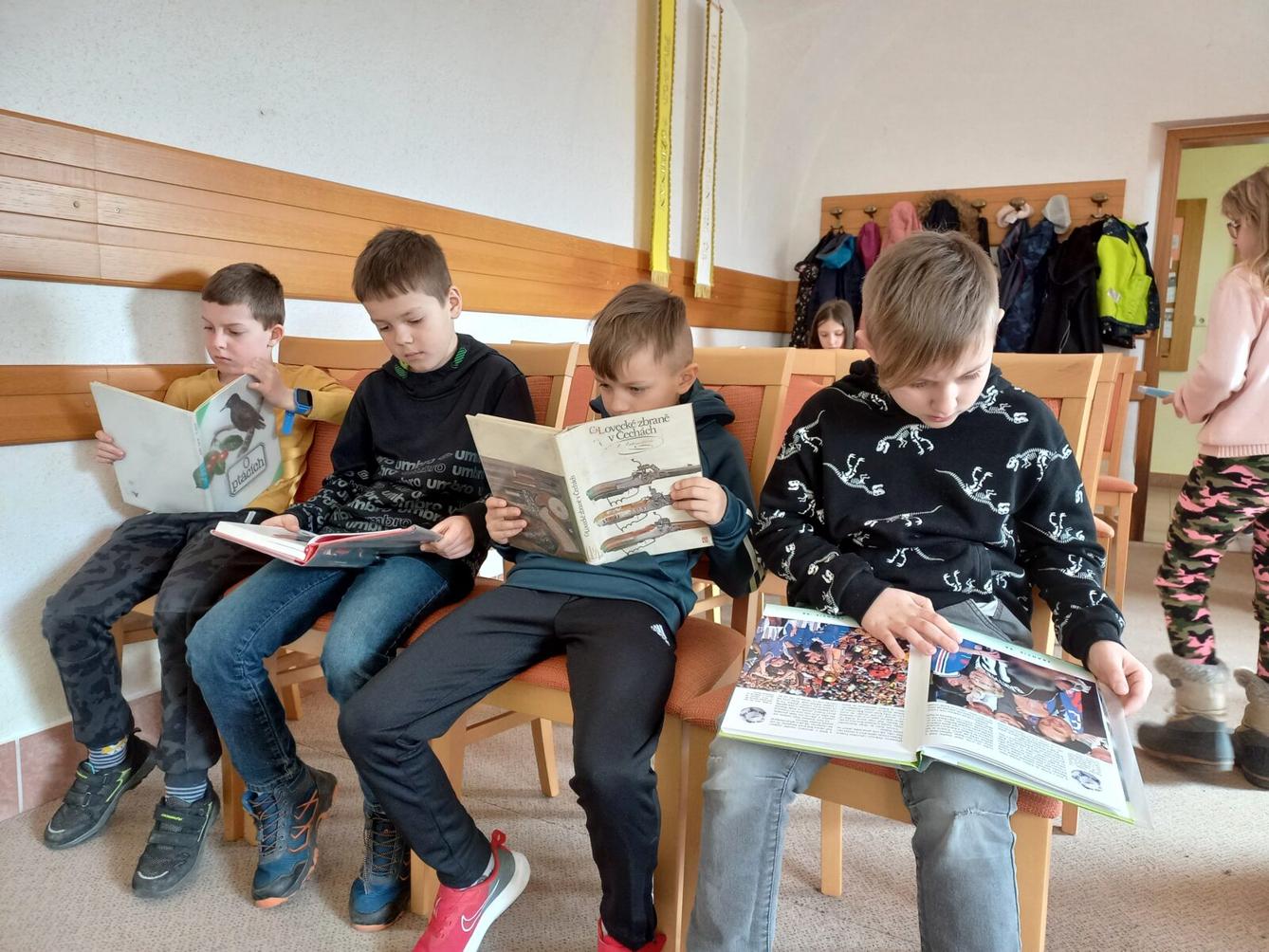 Třeťáčci v místní knihovně - 6