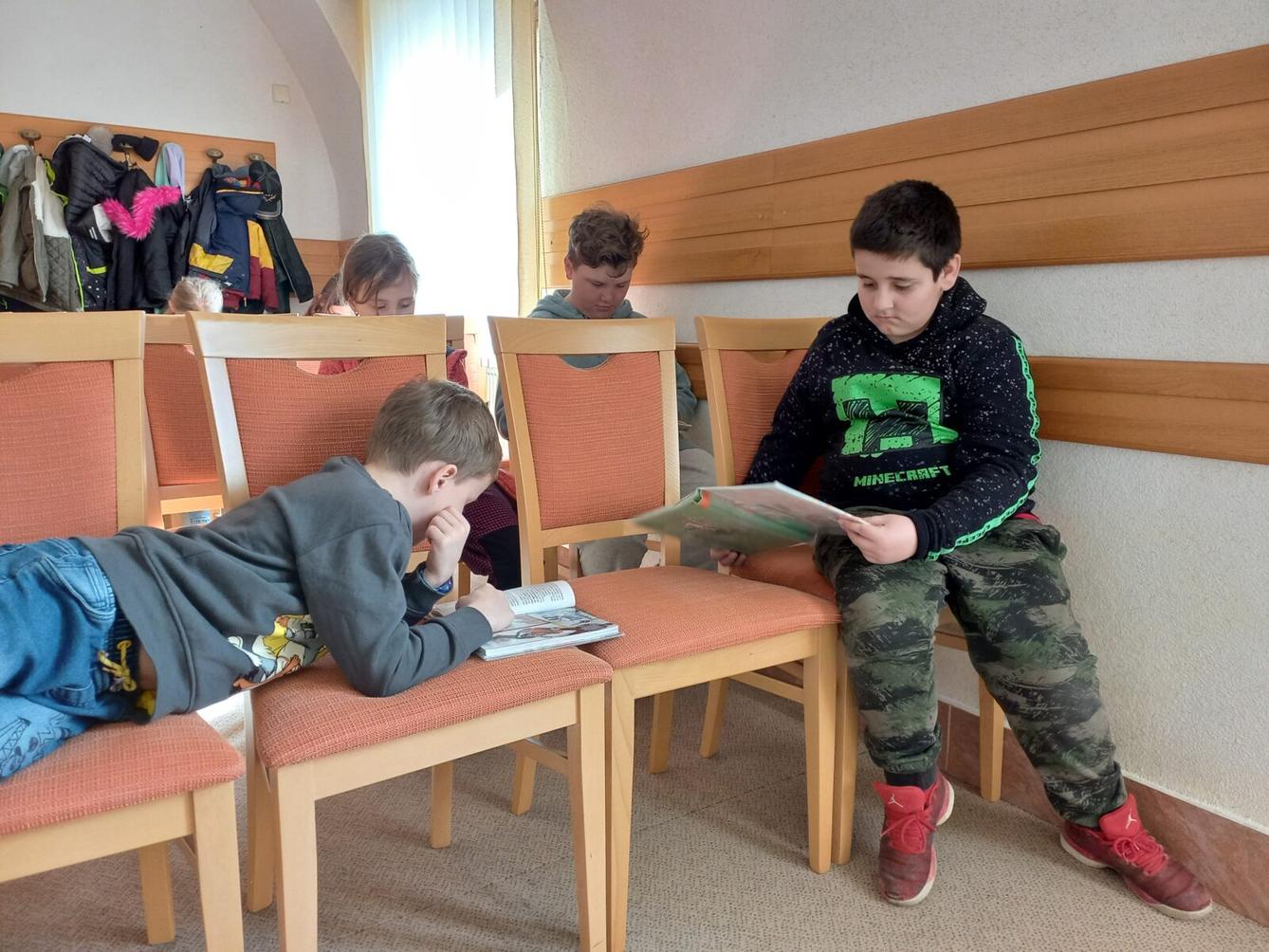 Třeťáčci v místní knihovně - 7