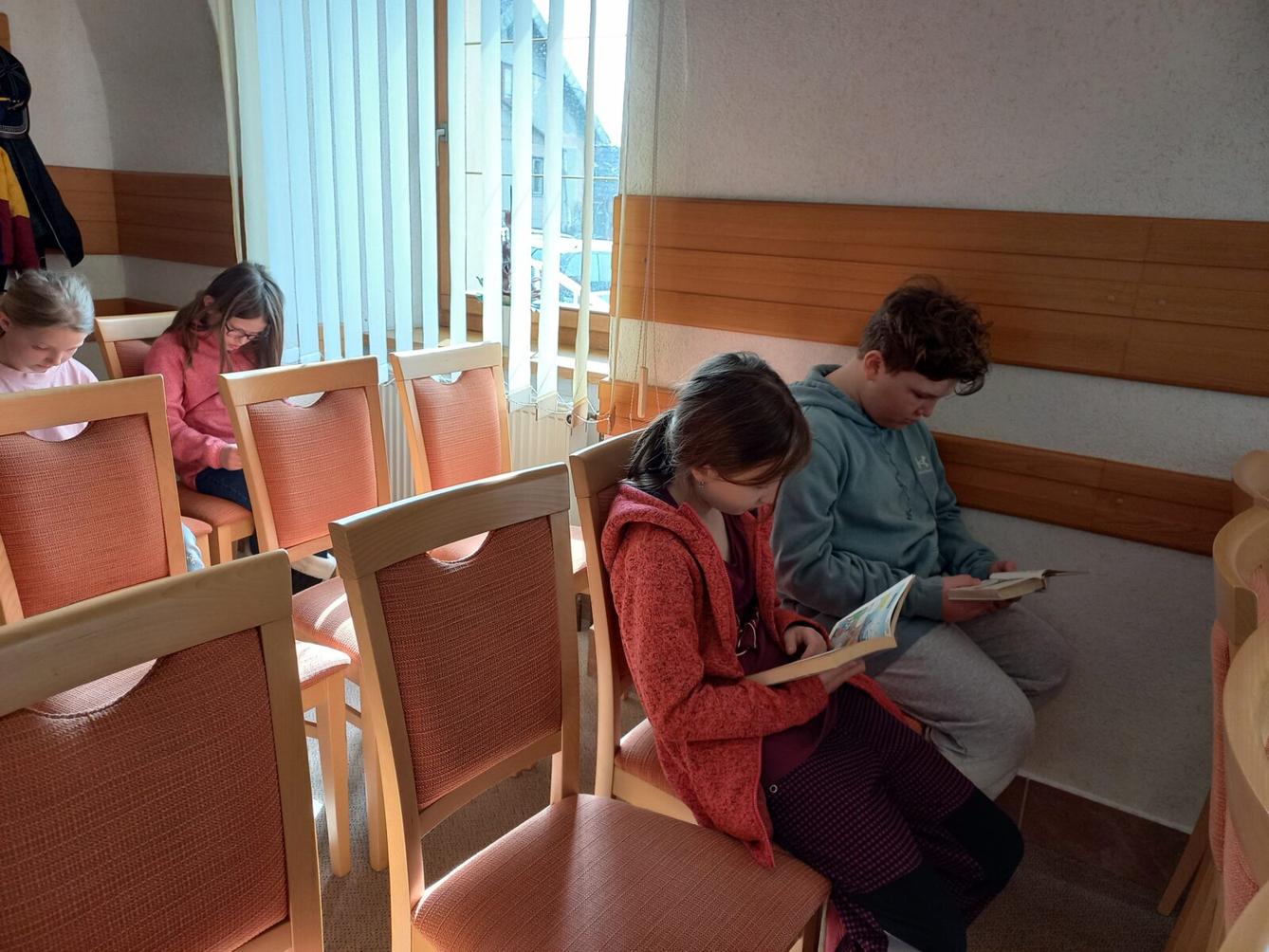 Třeťáčci v místní knihovně - 8