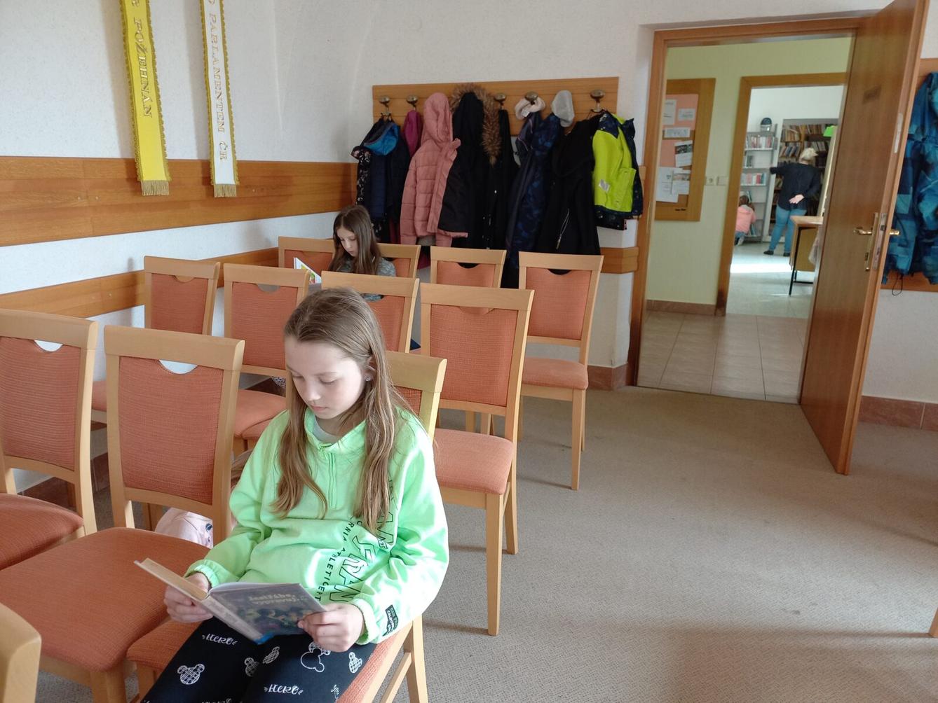 Třeťáčci v místní knihovně - 9