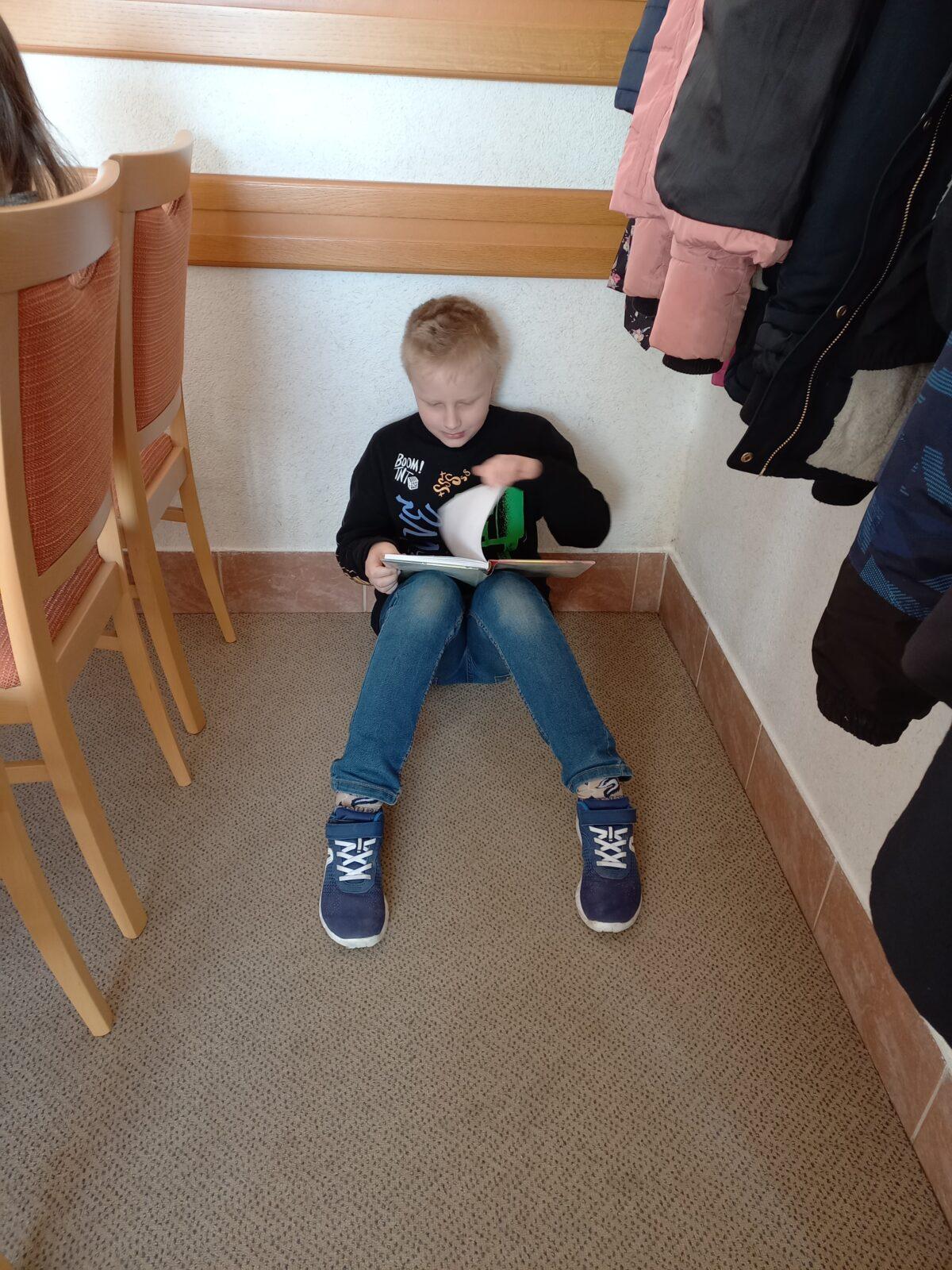 Třeťáčci v místní knihovně - 10