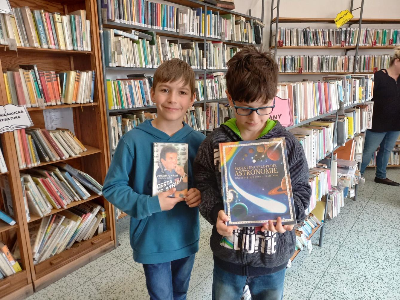 Třeťáčci v místní knihovně - 12