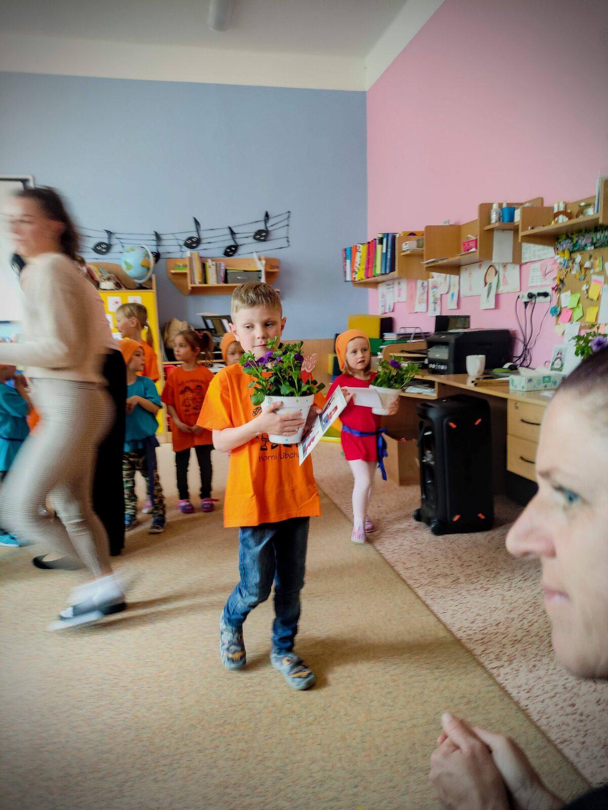 BESÍDKA KE DNI MATEK - 22