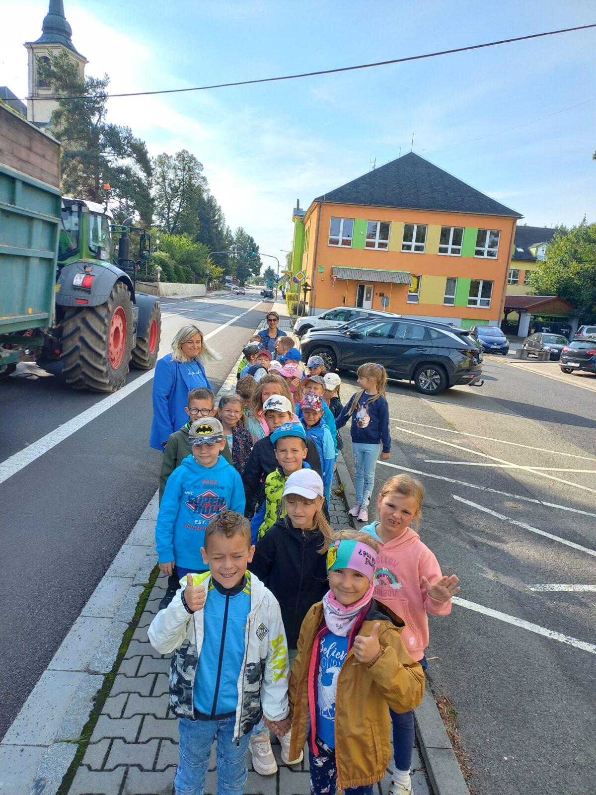 Prvňáčci na návštěvě v MŠ Kamarád - 1