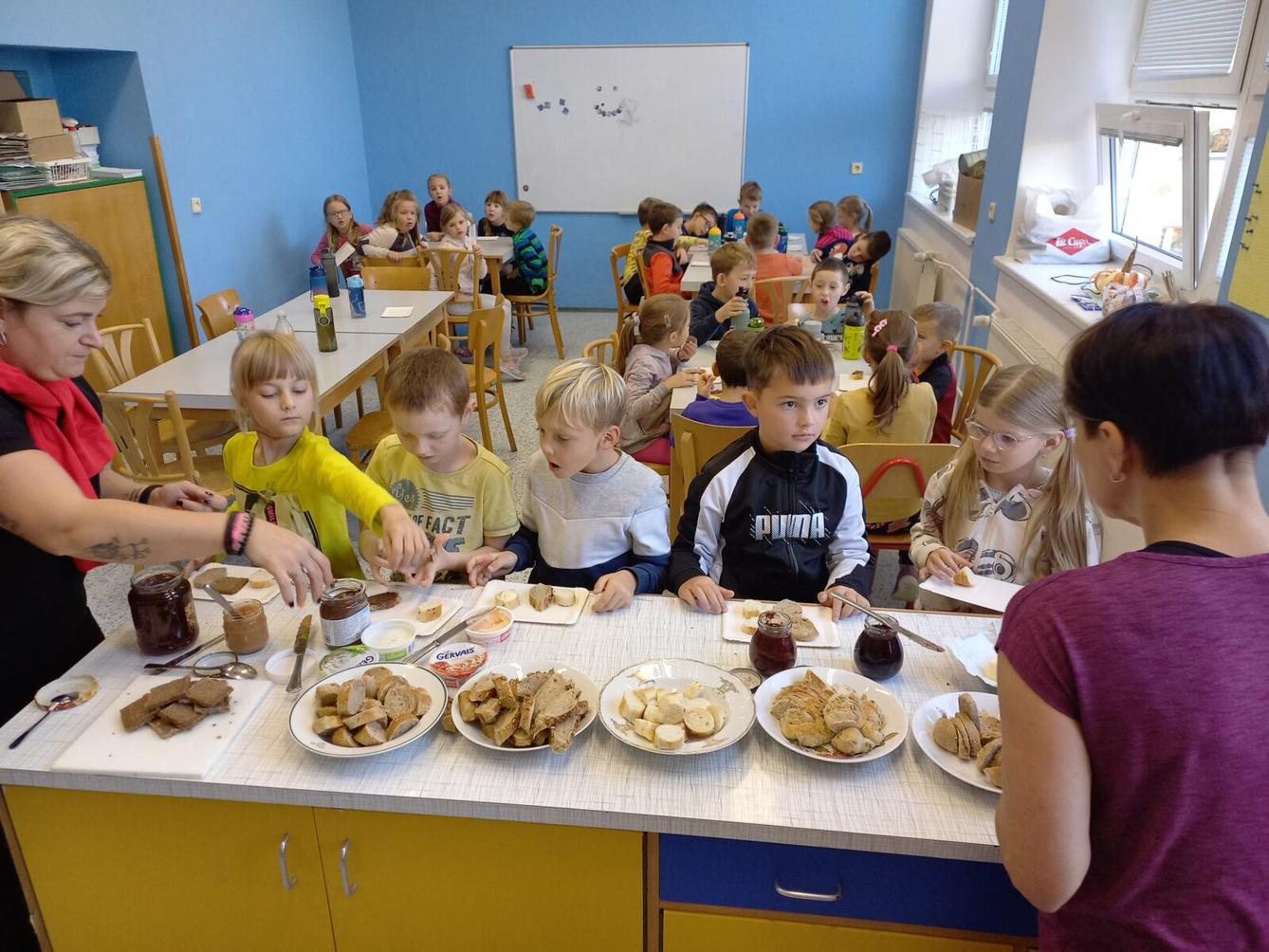 Tematická dílna "Od klásku k pecnu" v 1. třídě - 6