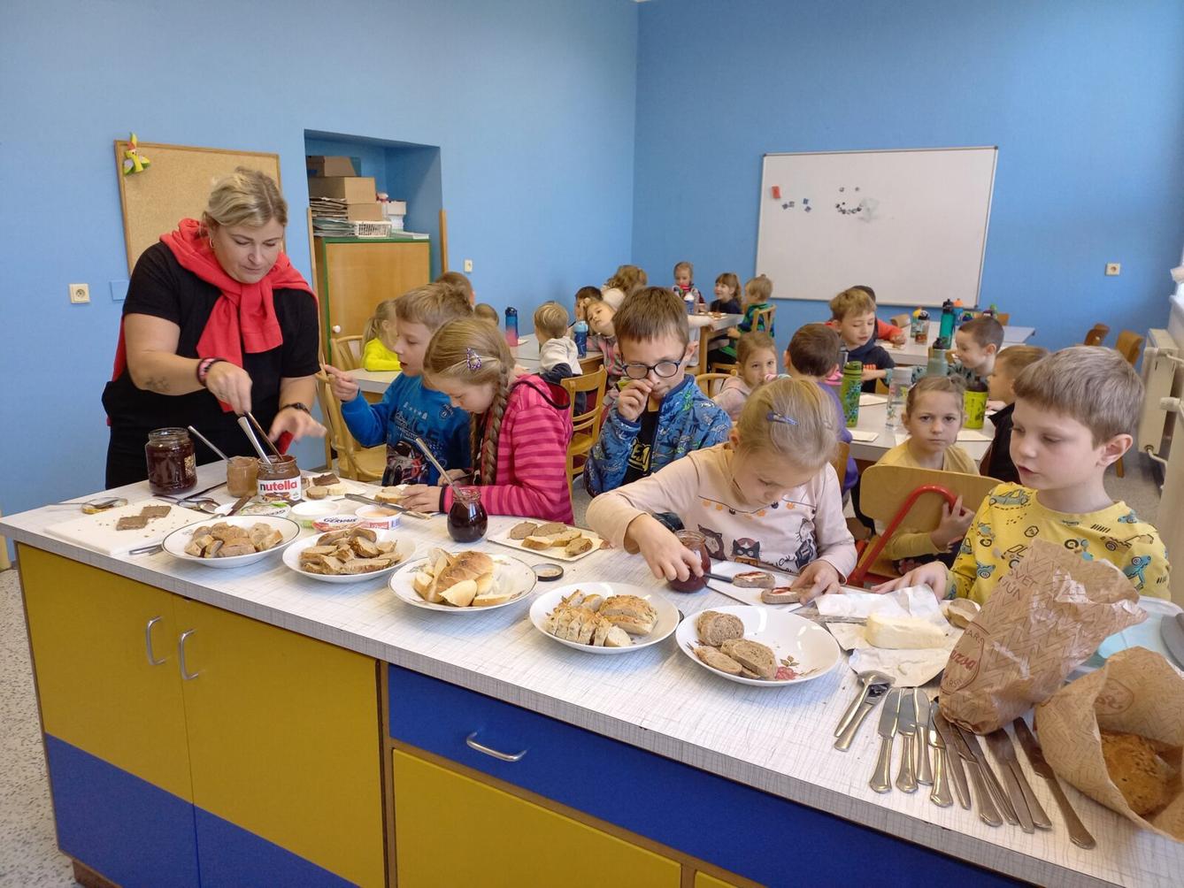 Tematická dílna "Od klásku k pecnu" v 1. třídě - 10