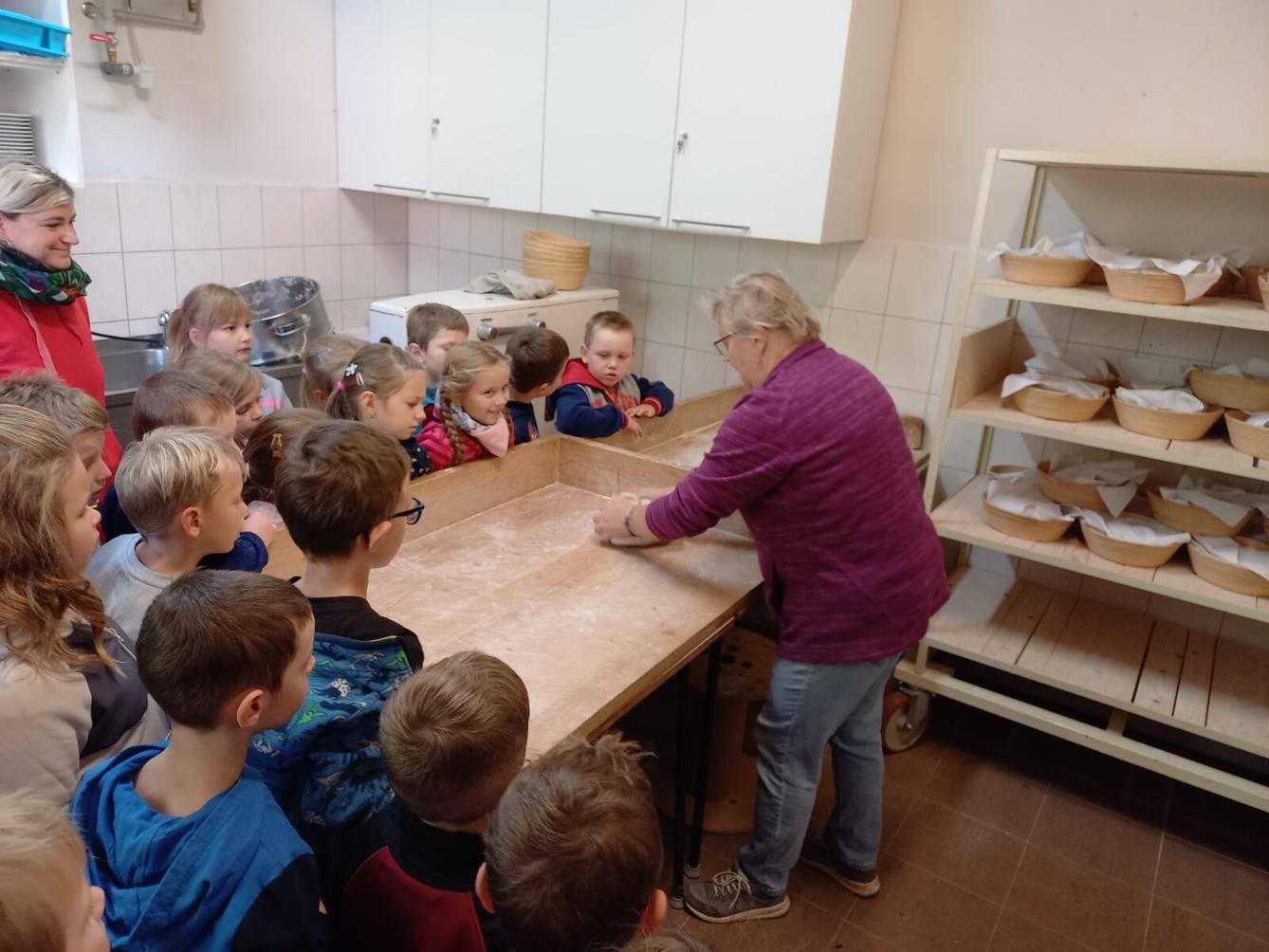 Tematická dílna "Od klásku k pecnu" v 1. třídě - 17