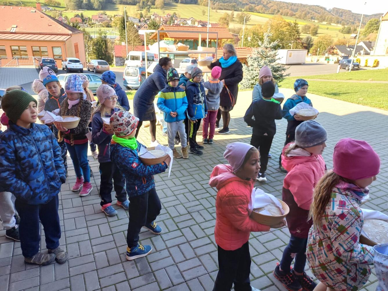 Tematická dílna "Od klásku k pecnu" v 1. třídě - 18