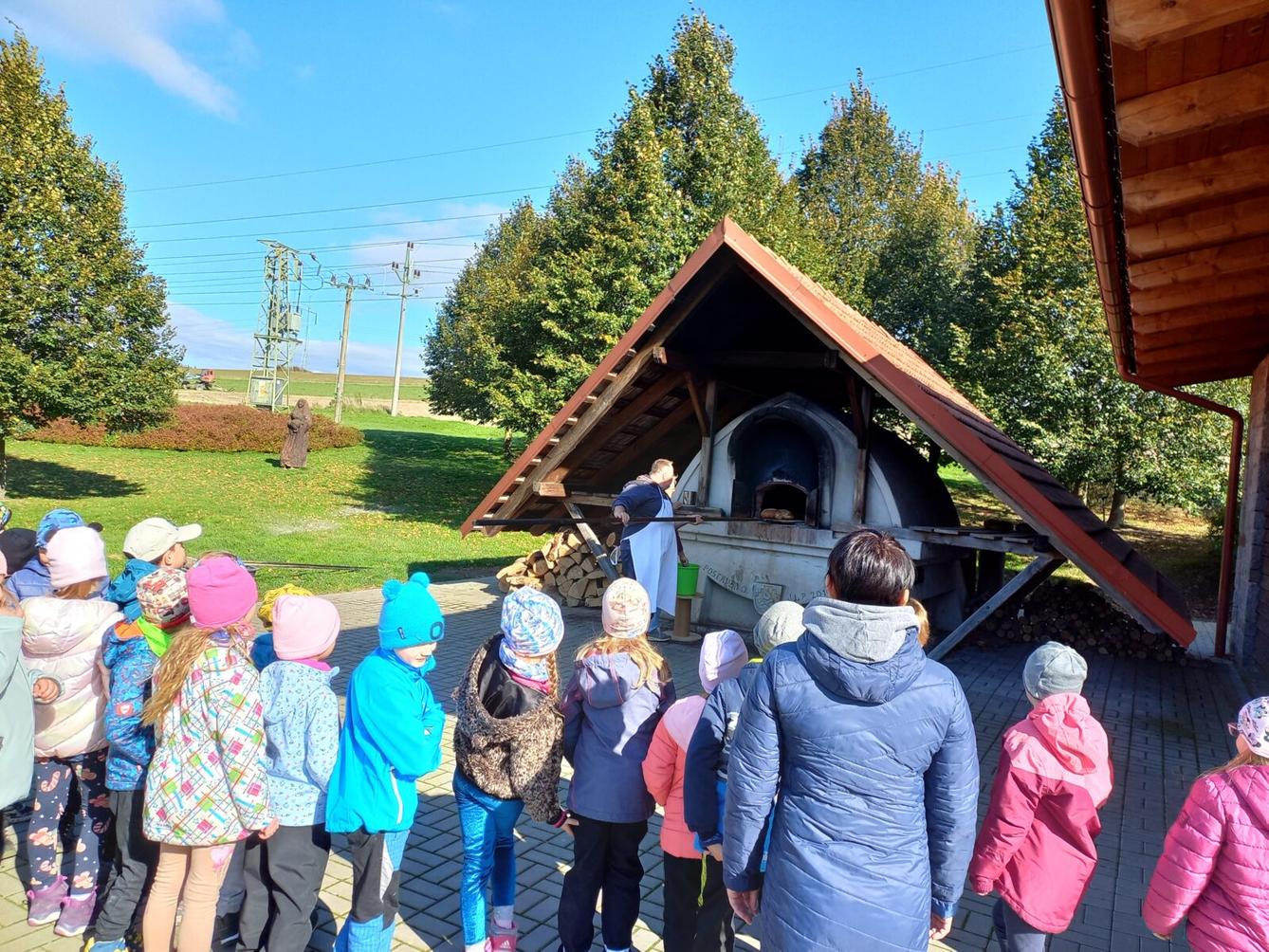 Tematická dílna "Od klásku k pecnu" v 1. třídě - 23